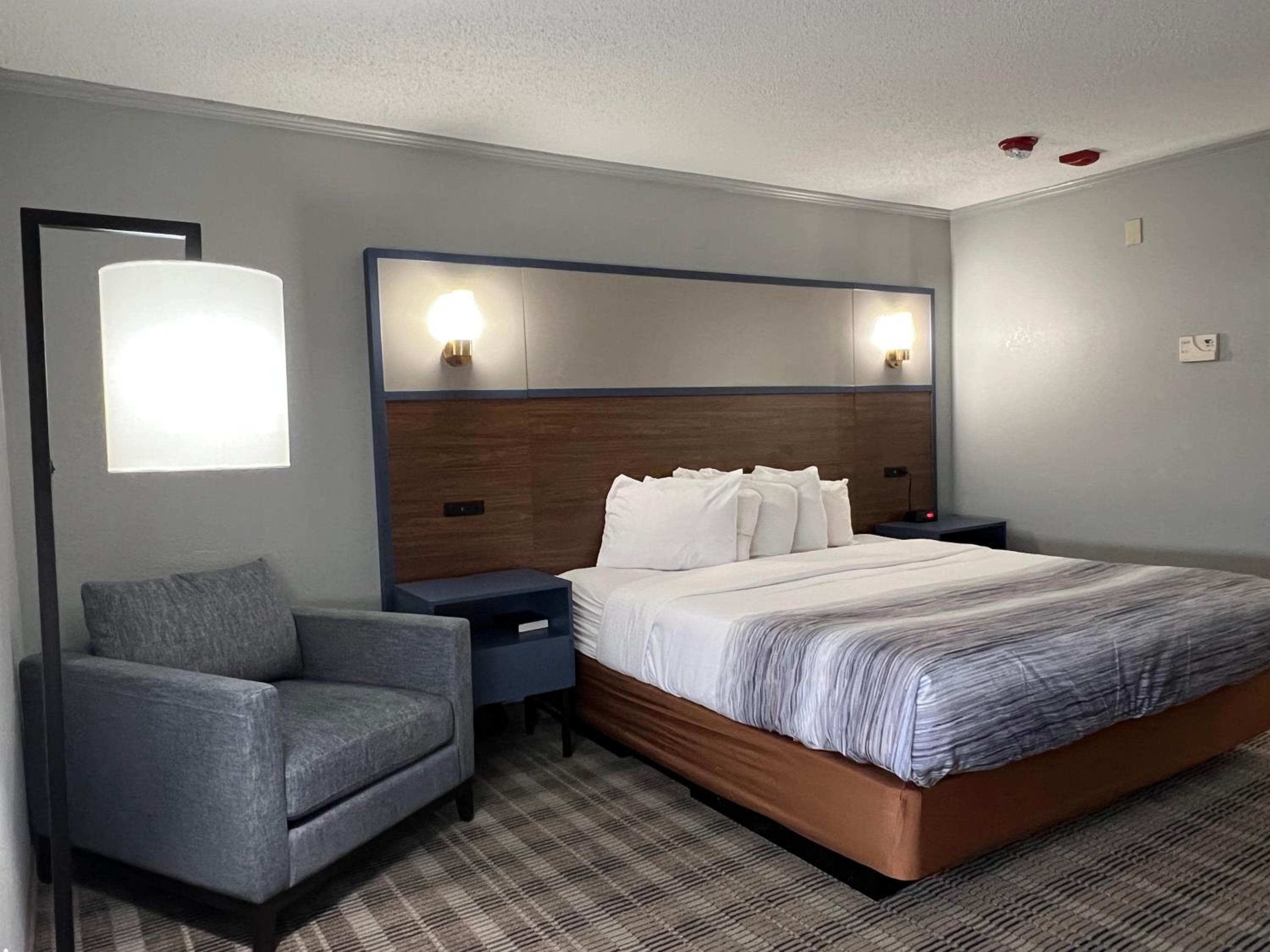 AmericInn by Wyndham Glendale Milwaukee