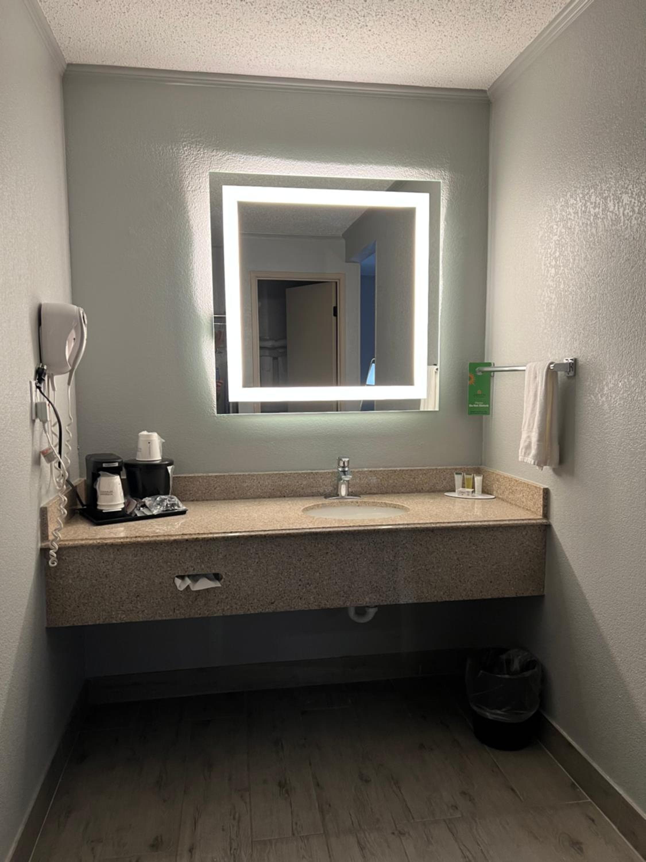 AmericInn by Wyndham Glendale Milwaukee