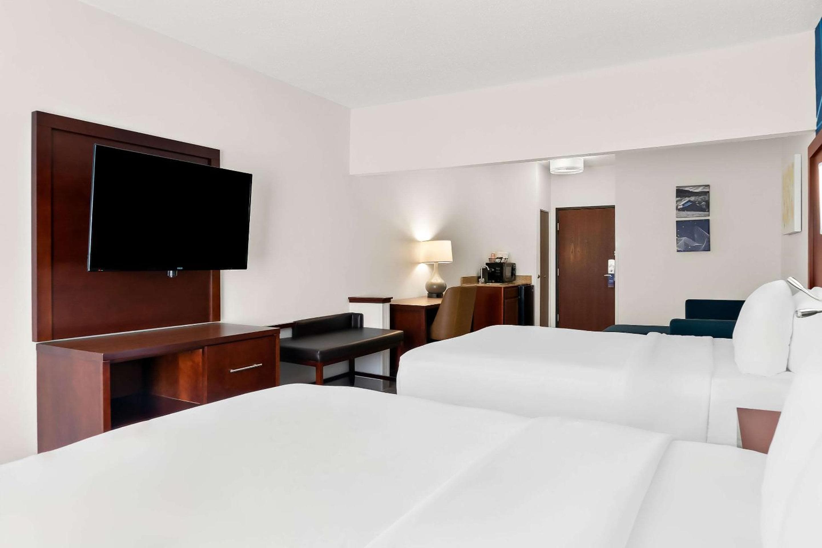 Holiday Inn Express & Suites Southfield - Detroit