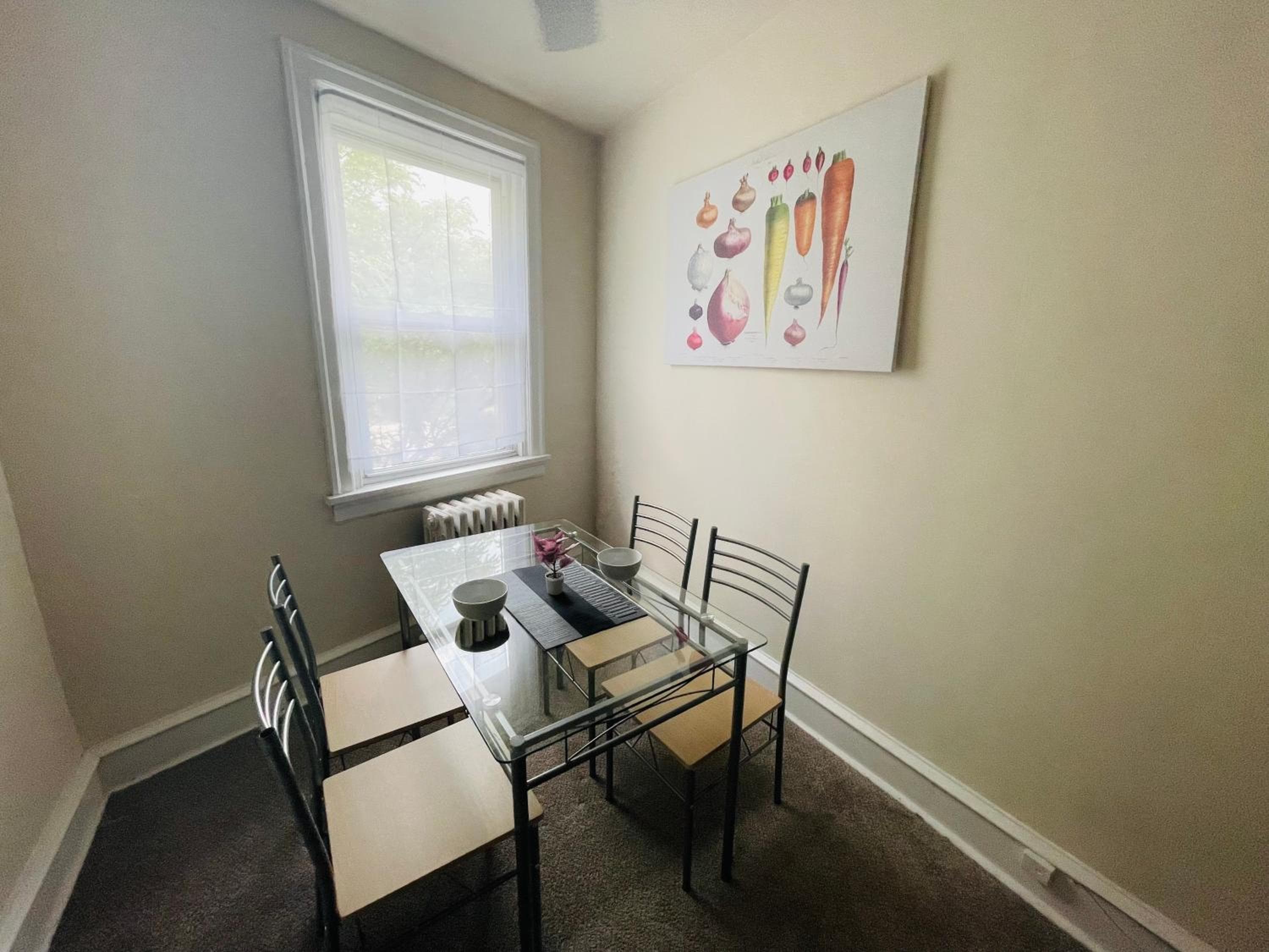 1-br Glenside Keswick Village - Long Term Parking