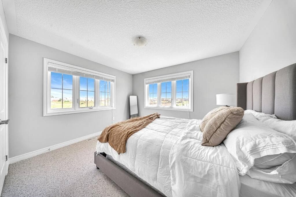 Lavish Home on Hamilton Mountain