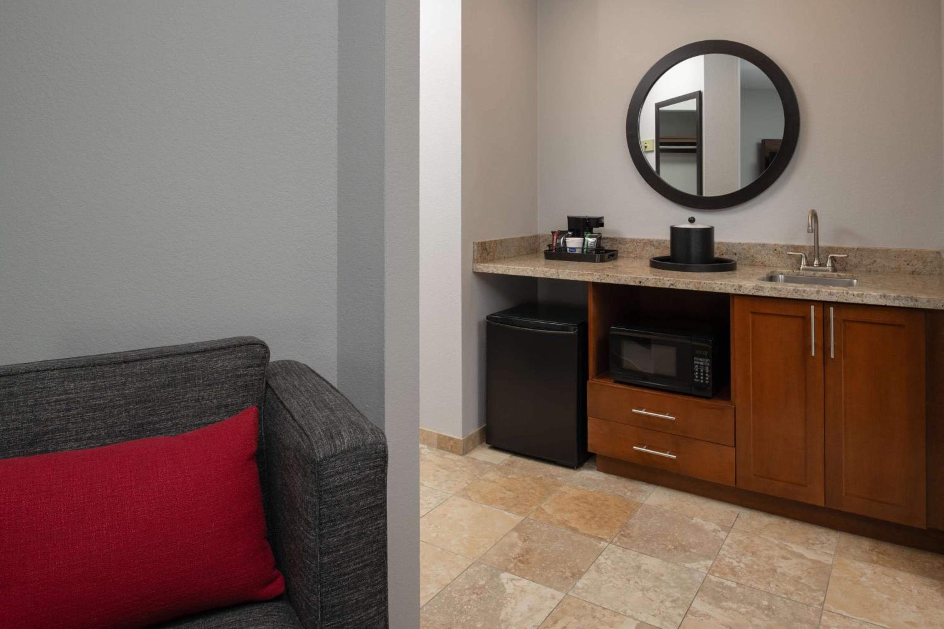 Hampton Inn and Suites Seattle - Airport / 28th Avenue
