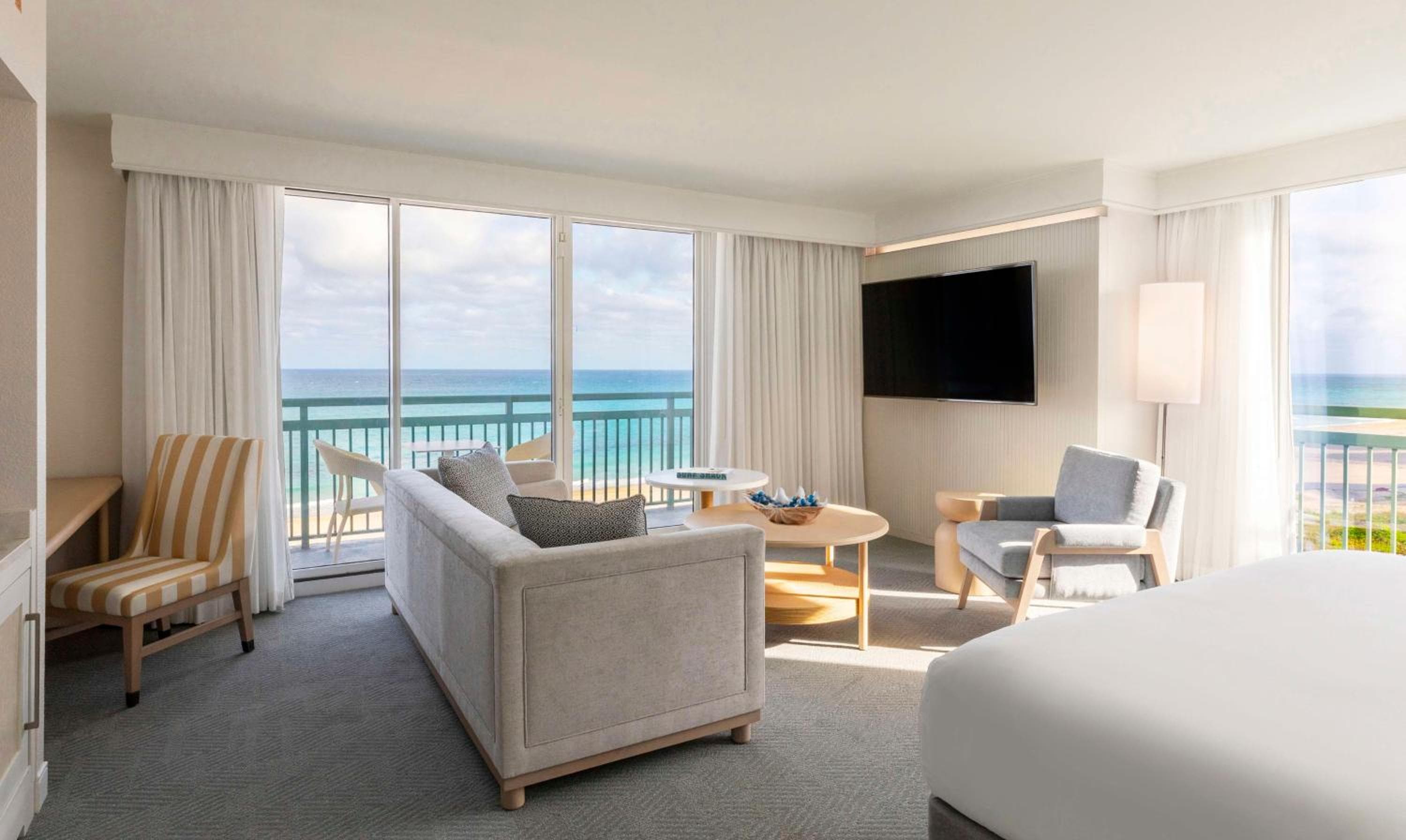 The Singer Oceanfront Resort, Curio Collection by Hilton