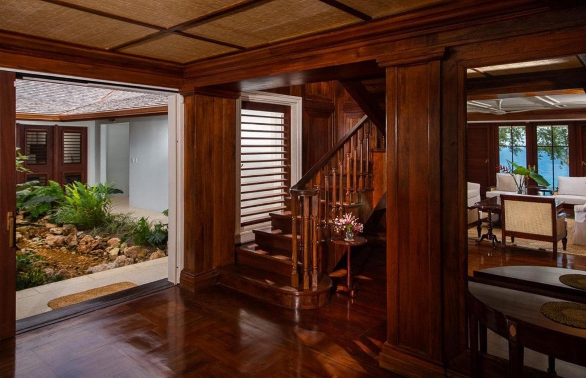 Luxury 5 Bedroom Bella Vista Villa