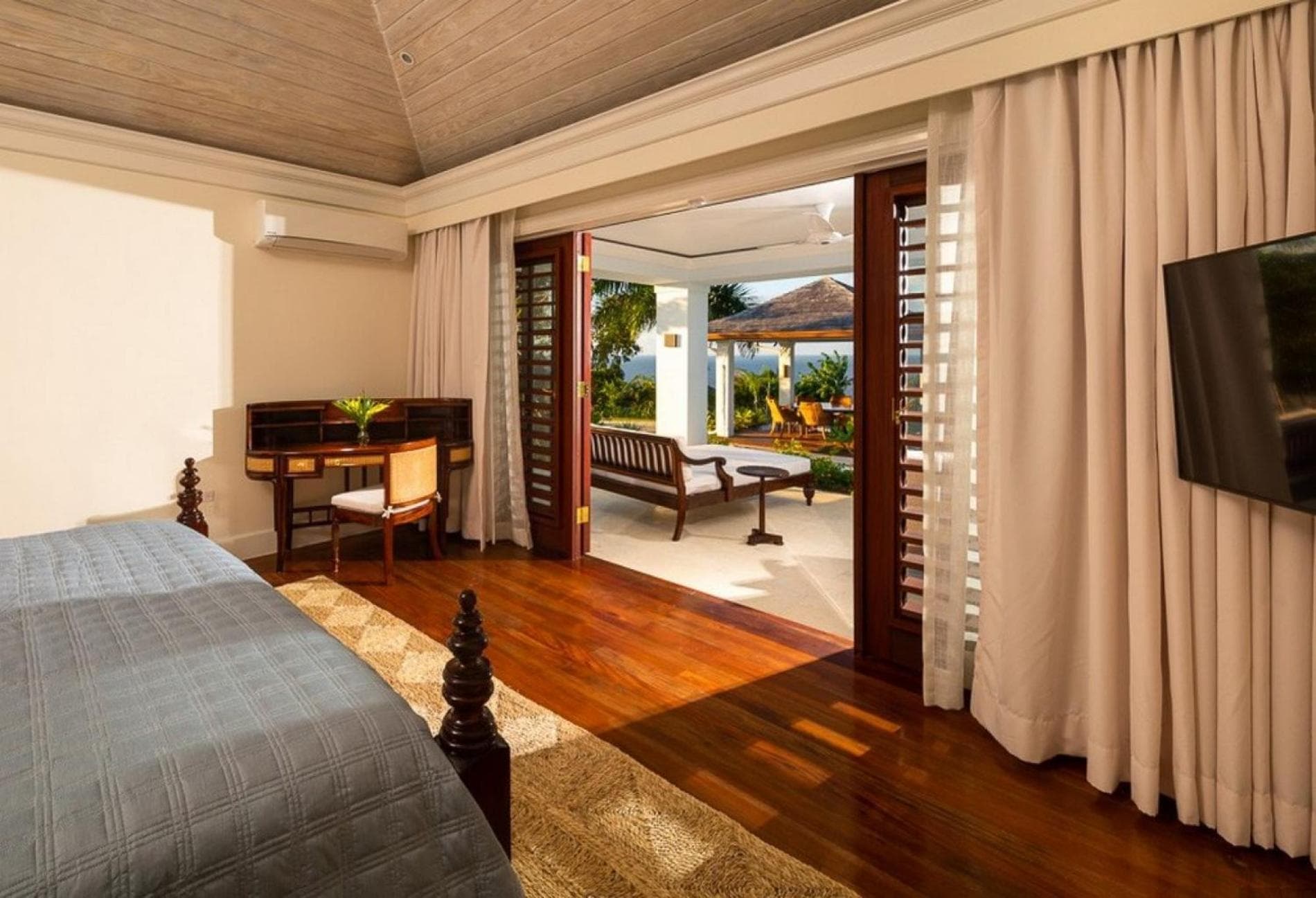 Luxury 5 Bedroom Bella Vista Villa