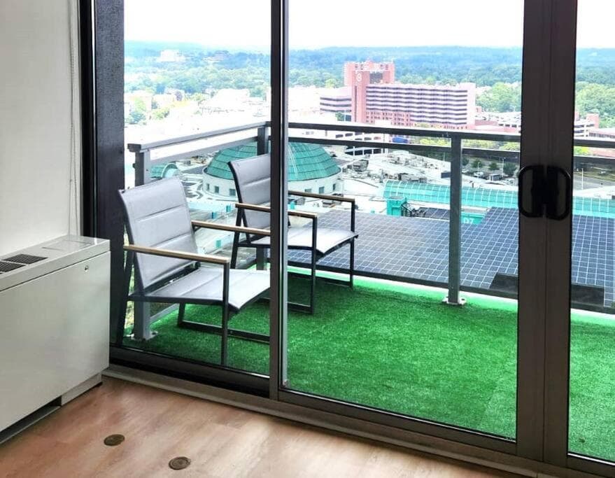 Charming Penthouse at Towson Heart with City View