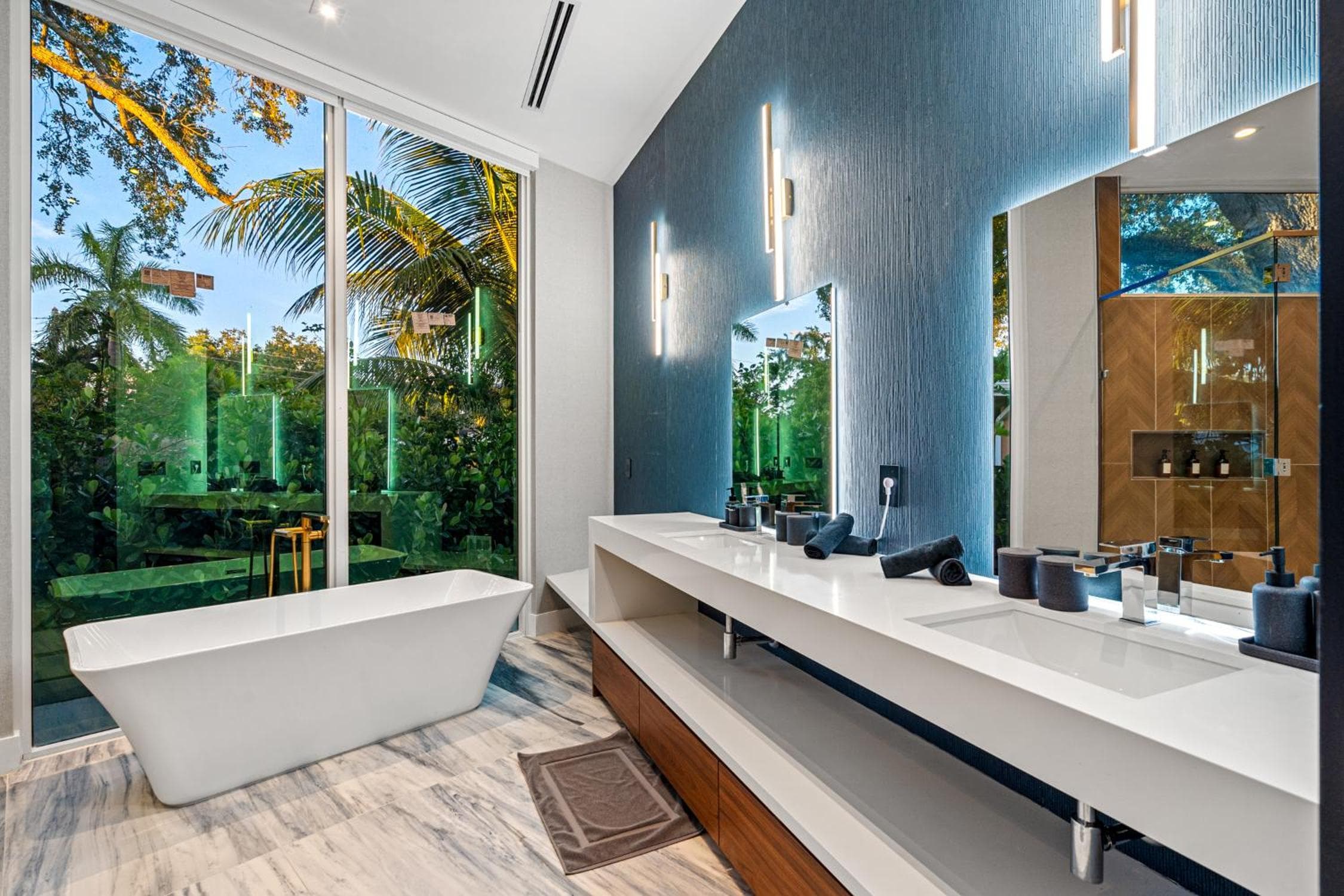 Signature Waterfront Villa by The Glamhomes
