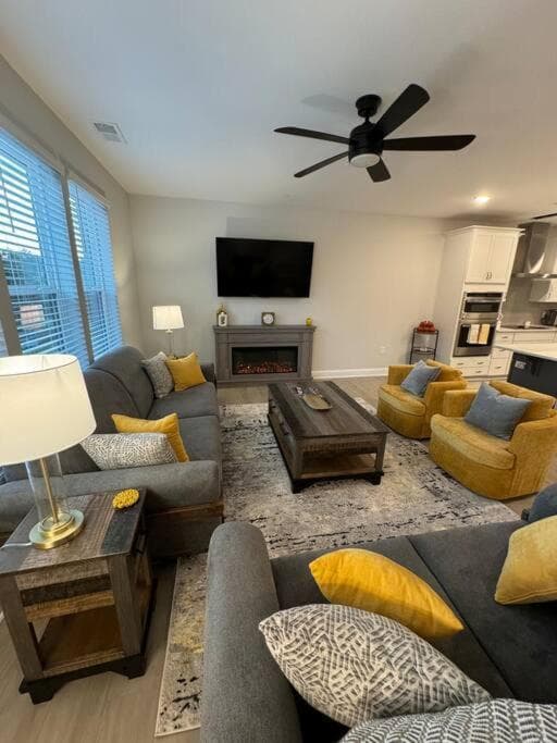 Lux Downtown Condo Rooftop Terrace EV Charger!