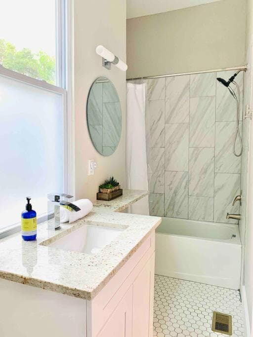 Be A Nomad - Near Downtown - Bottom Renovated