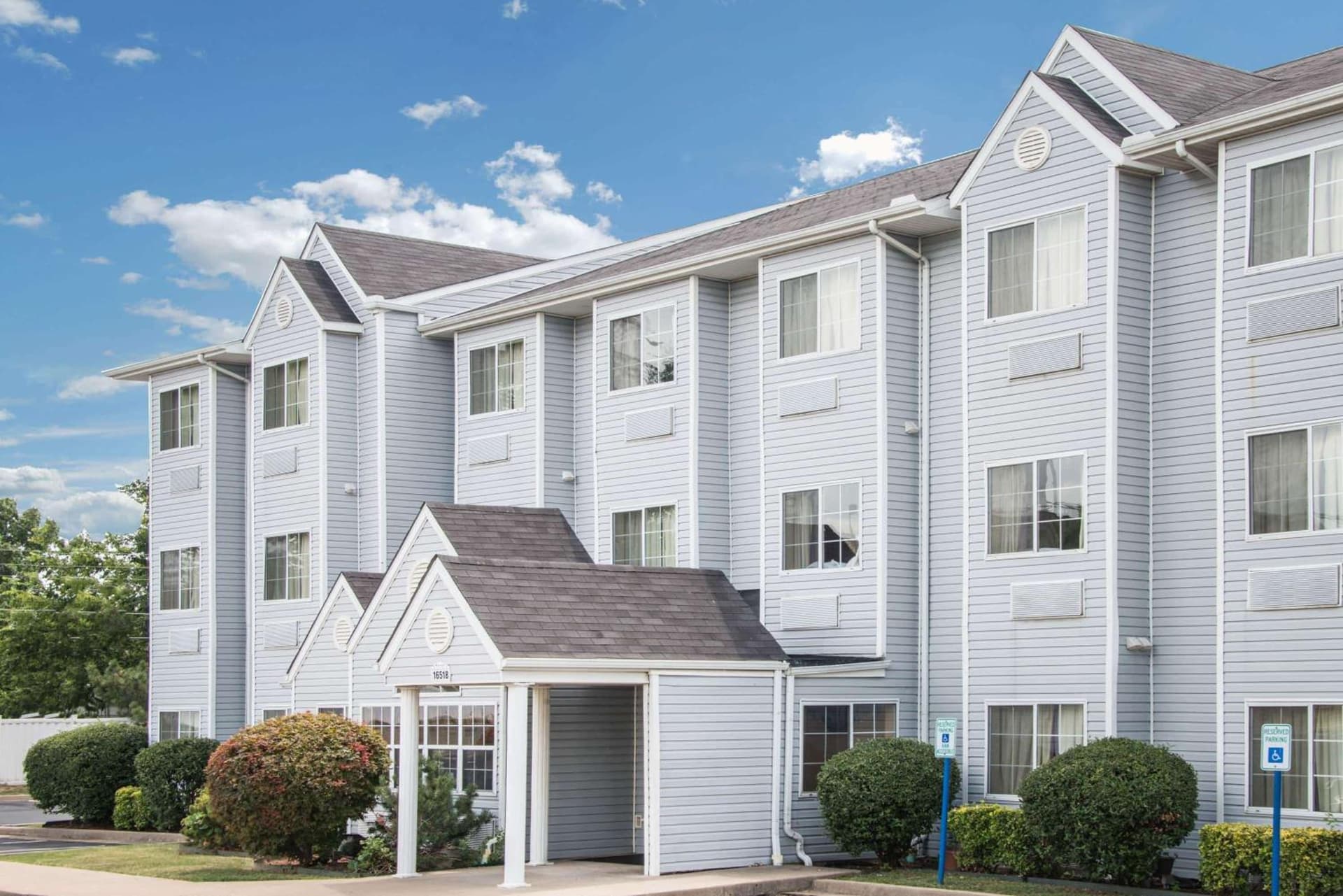 Microtel Inn & Suites by Wyndham Tulsa/Rt 66 Near Casino