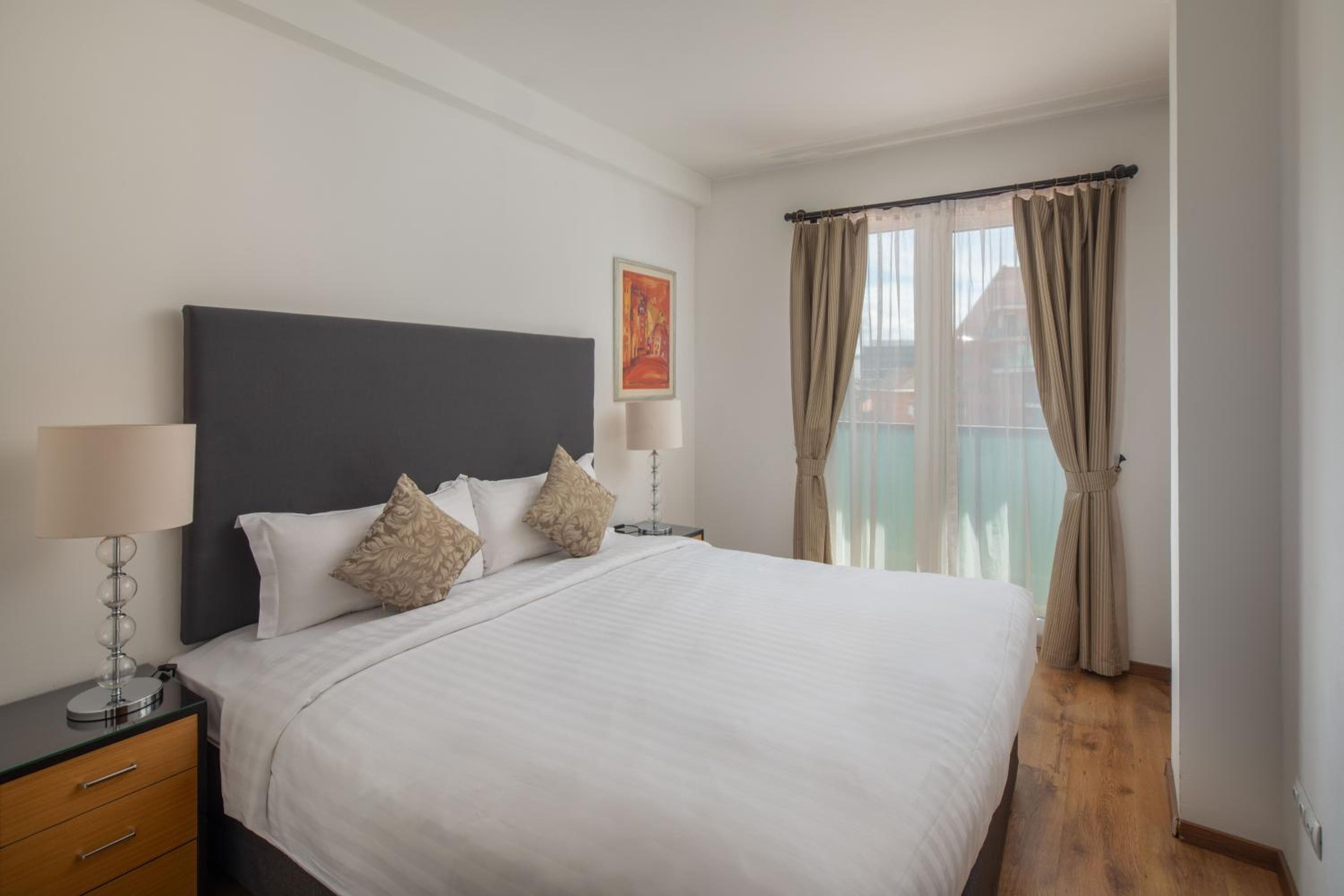 Escala Hotel & Suites