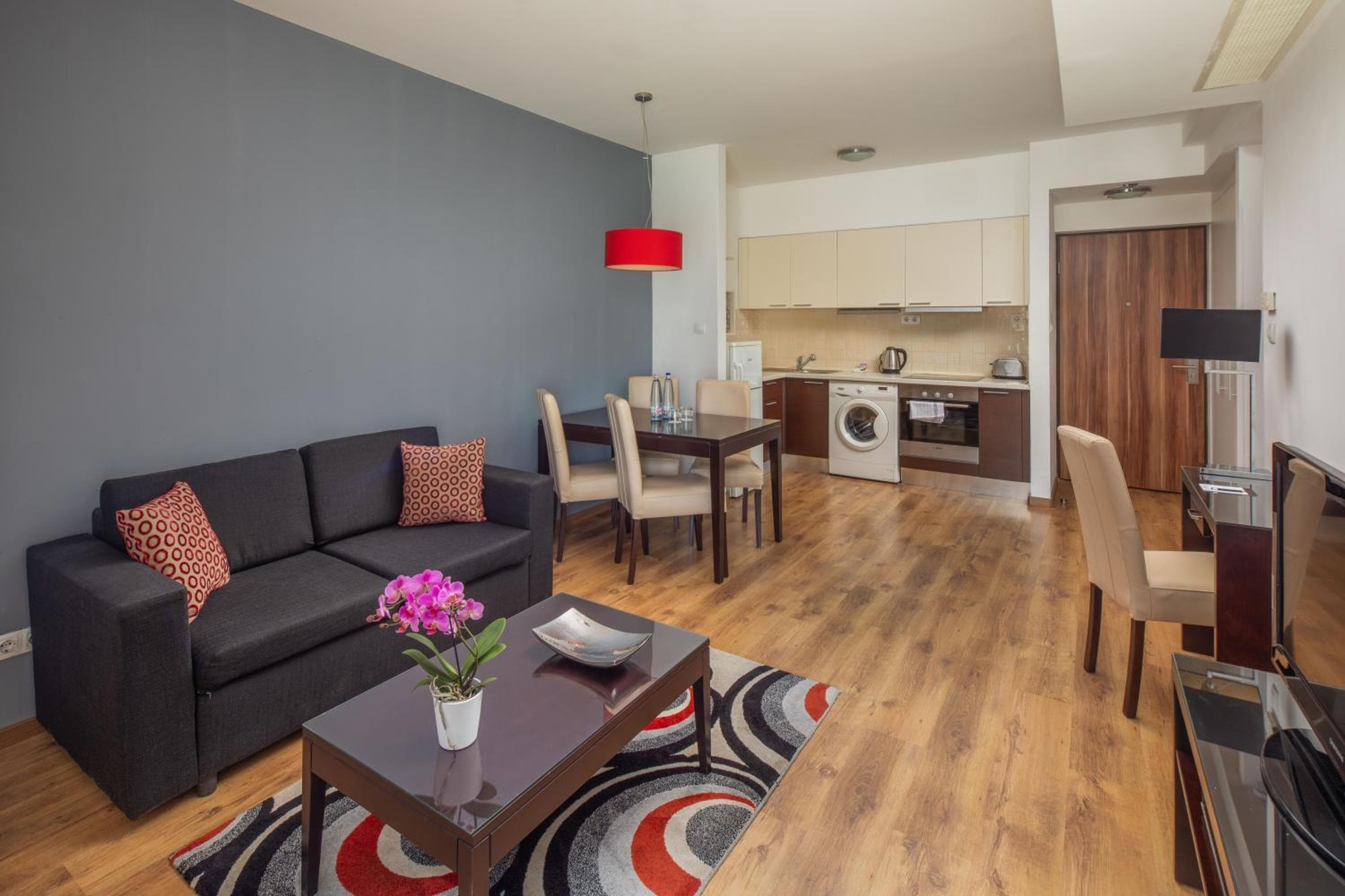 Escala Hotel & Suites