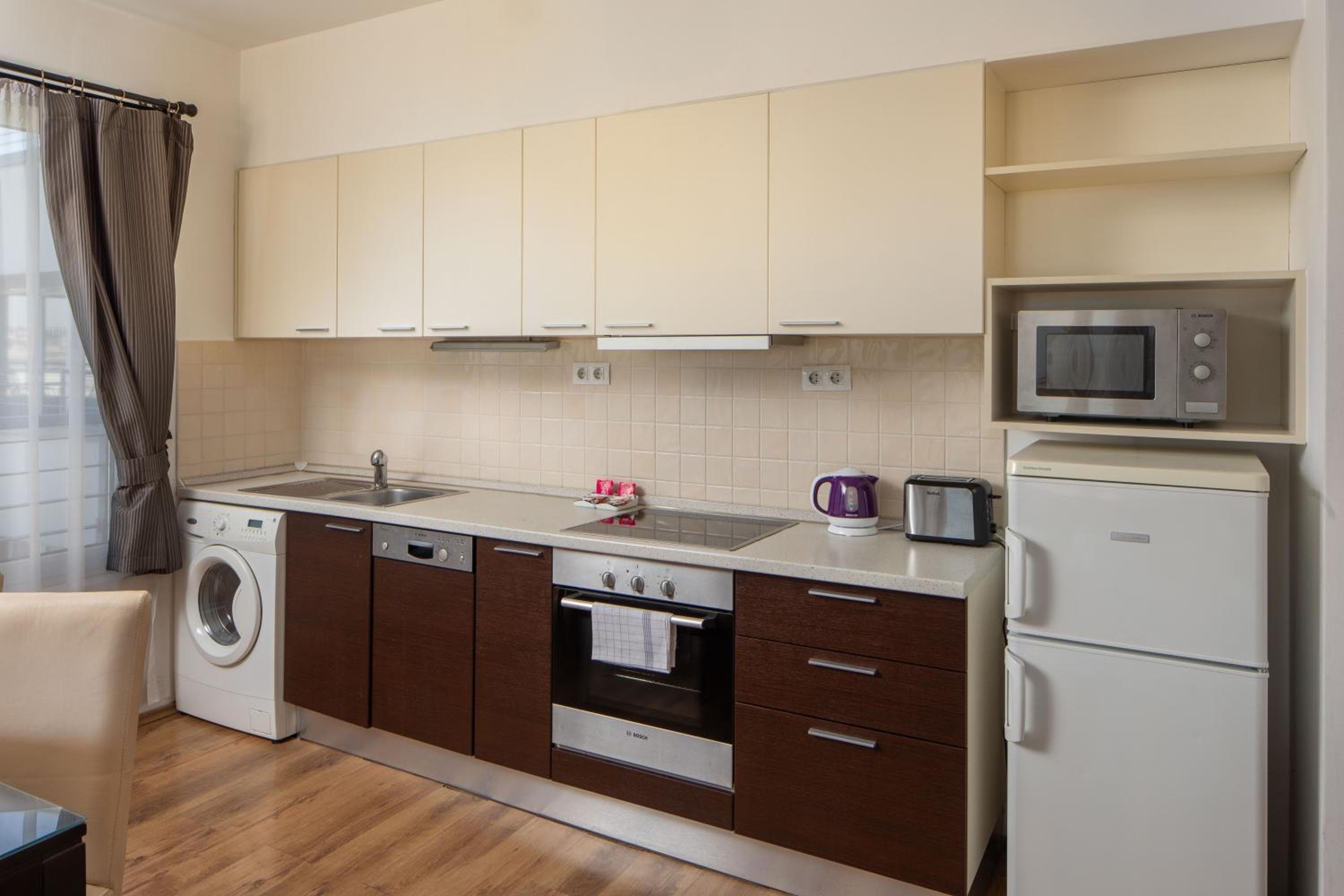 Escala Hotel & Suites