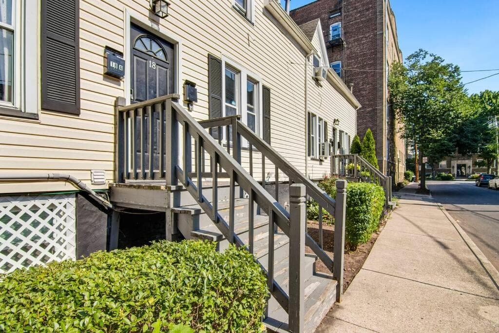 Amazing 3 Bedroom in Bloomfield! Steps to Downtown
