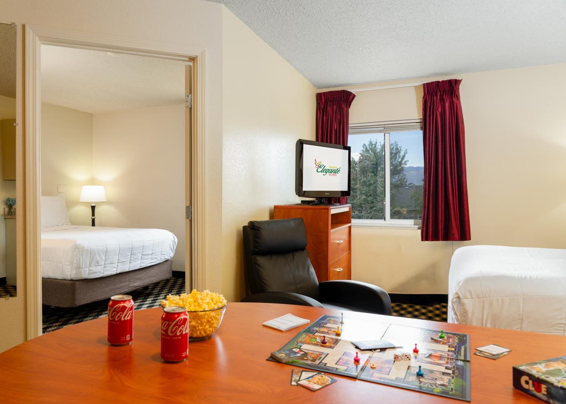 MCM Elegante Suites