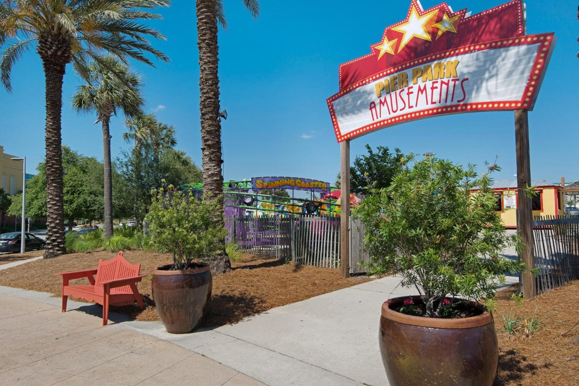 Algun Dia - Plush Family-Friendly Home - A Block from Beach