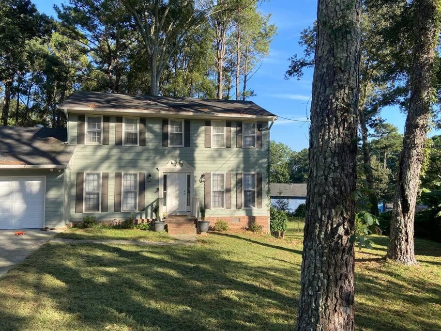 Lovely 2 Story 4 Bedms 3 Baths Home by Stone Mountain Park!