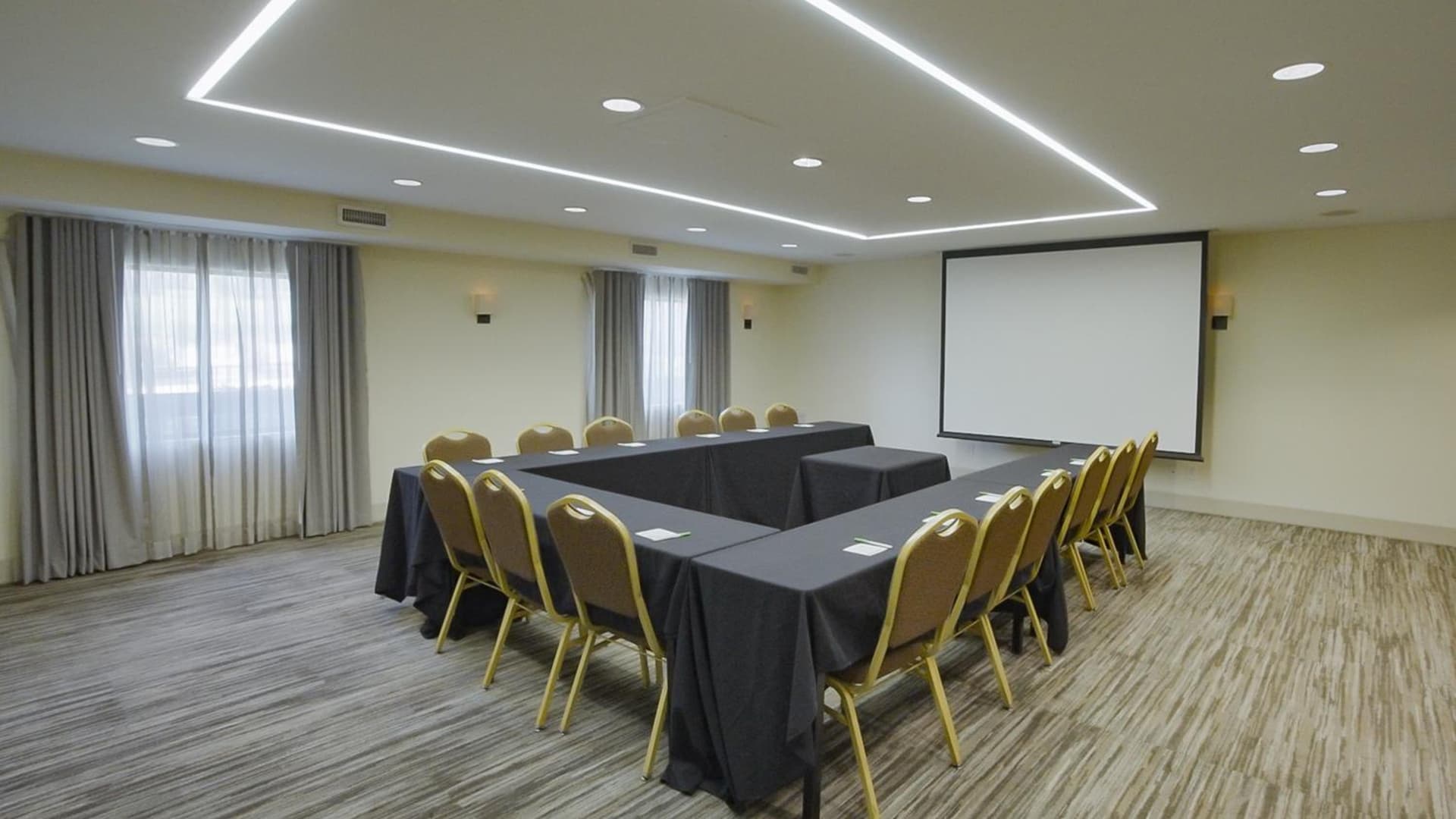 Holiday Inn Irving Las Colinas by IHG