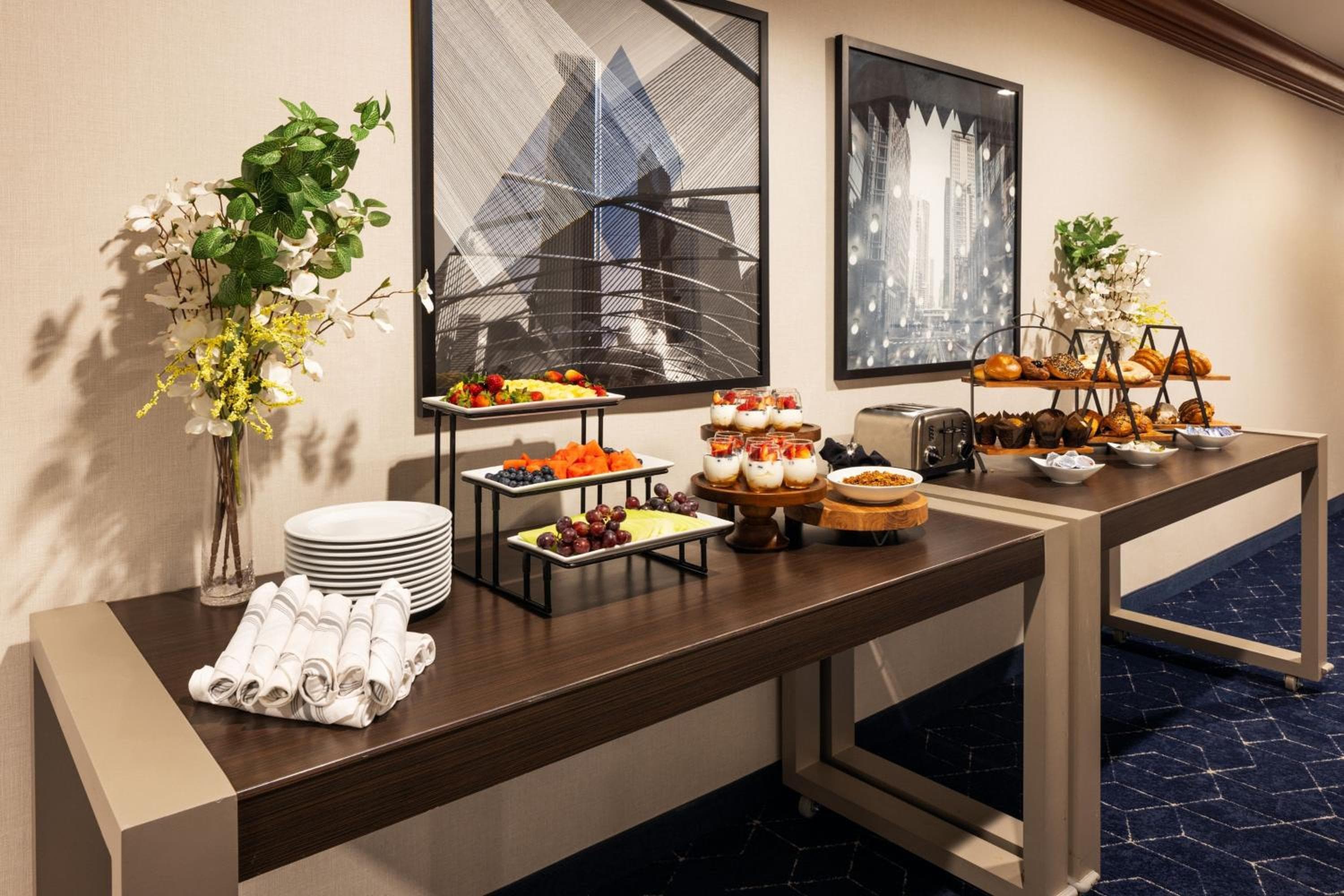 Courtyard by Marriott Chicago Downtown/River North
