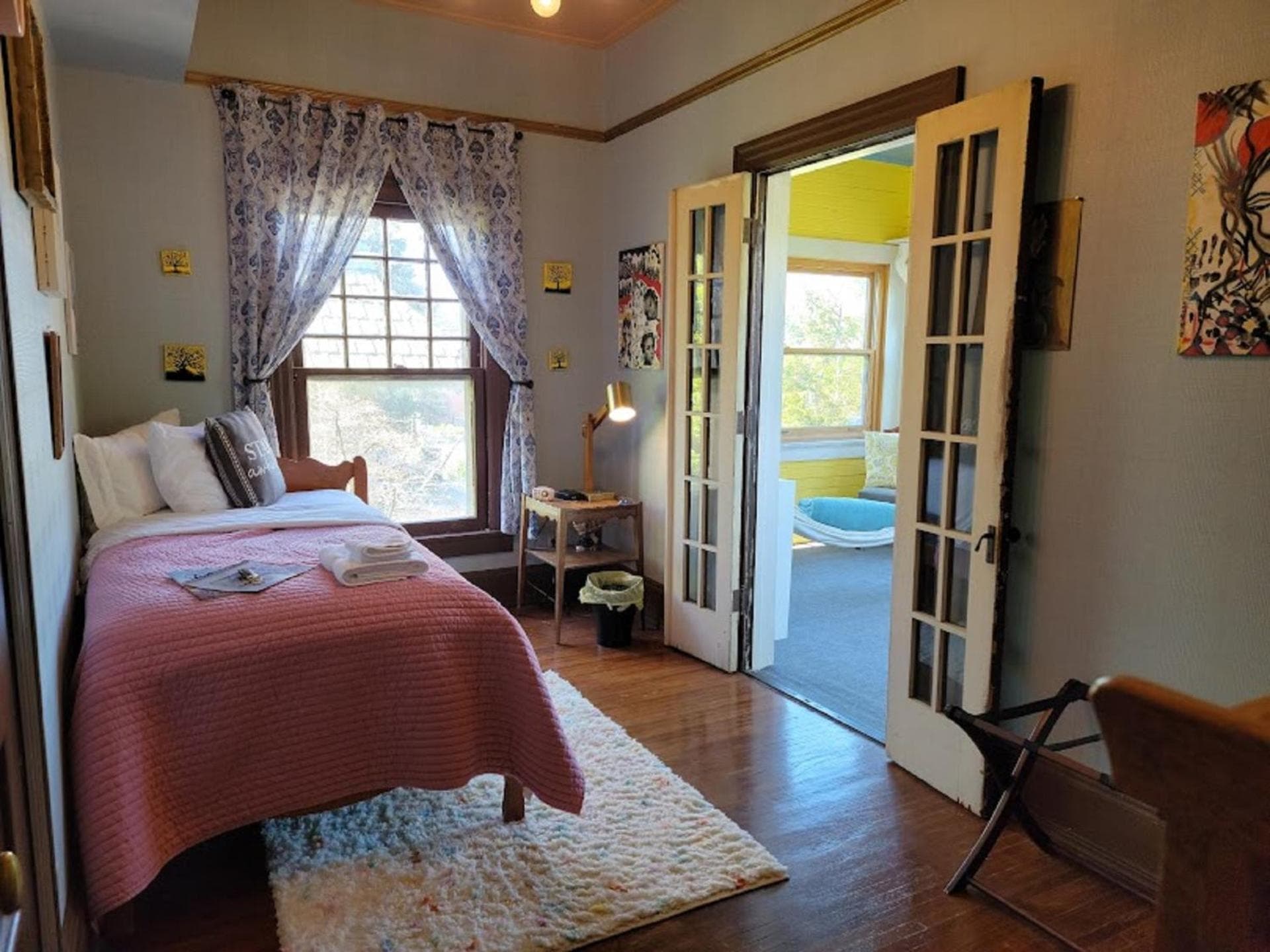 The Kings Throne Inn and Guest House