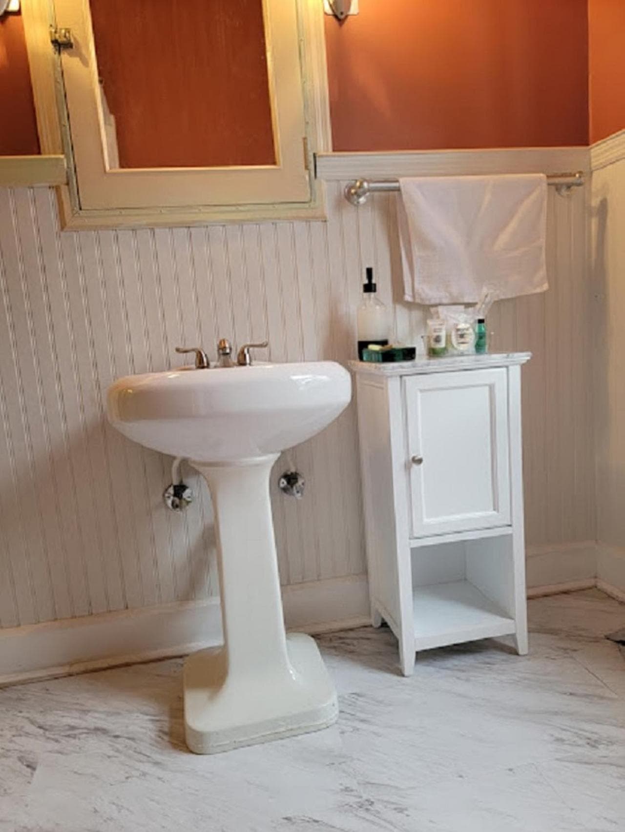 The Kings Throne Inn and Guest House