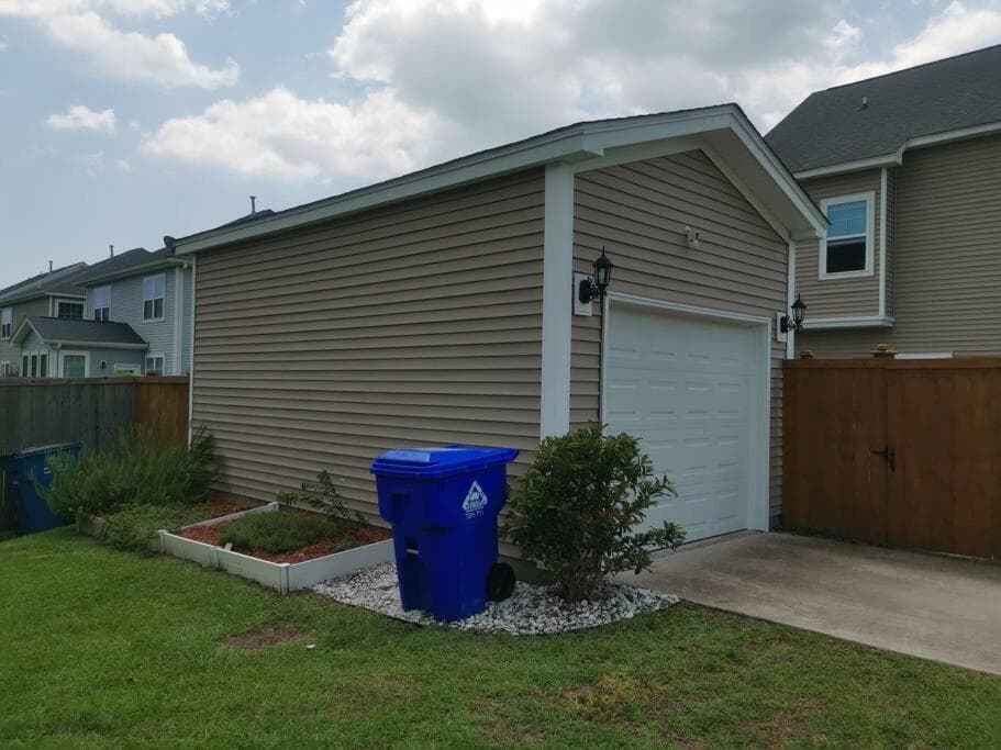 Home Sweet Home in Charleston! 3BR full amenities
