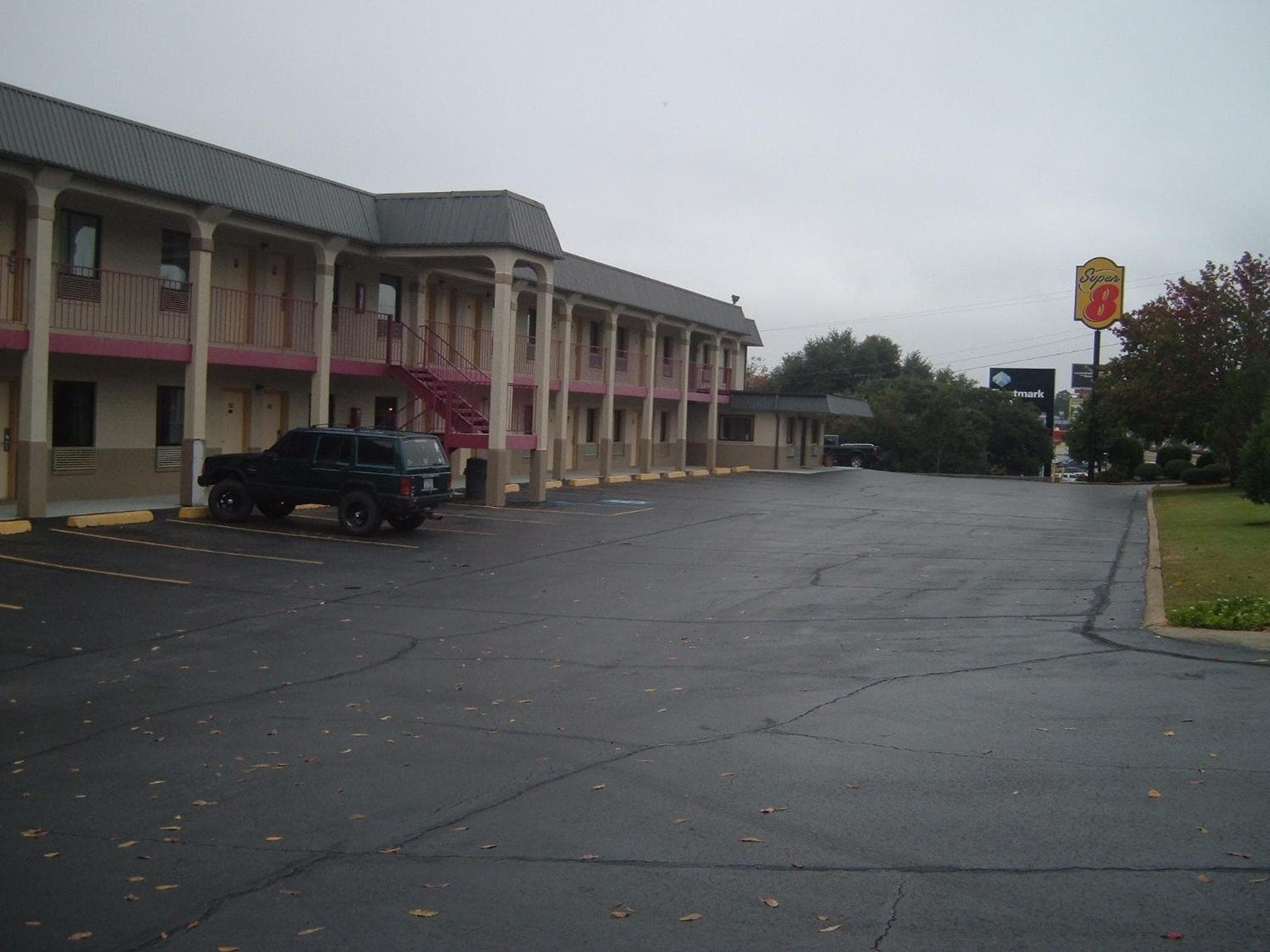 Super 8 by Wyndham Laurel
