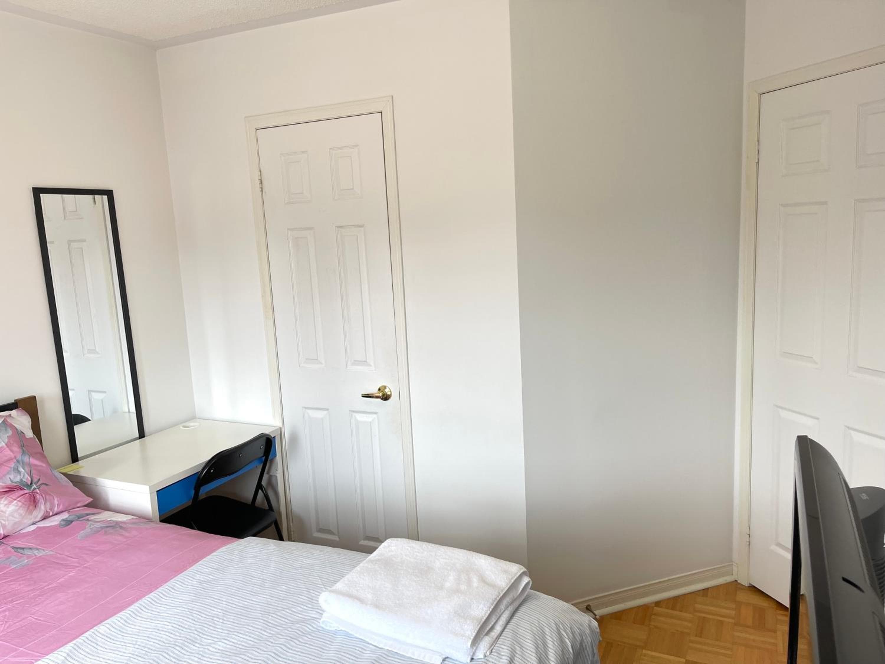 Cozy Private Bedrooms in Vaughan