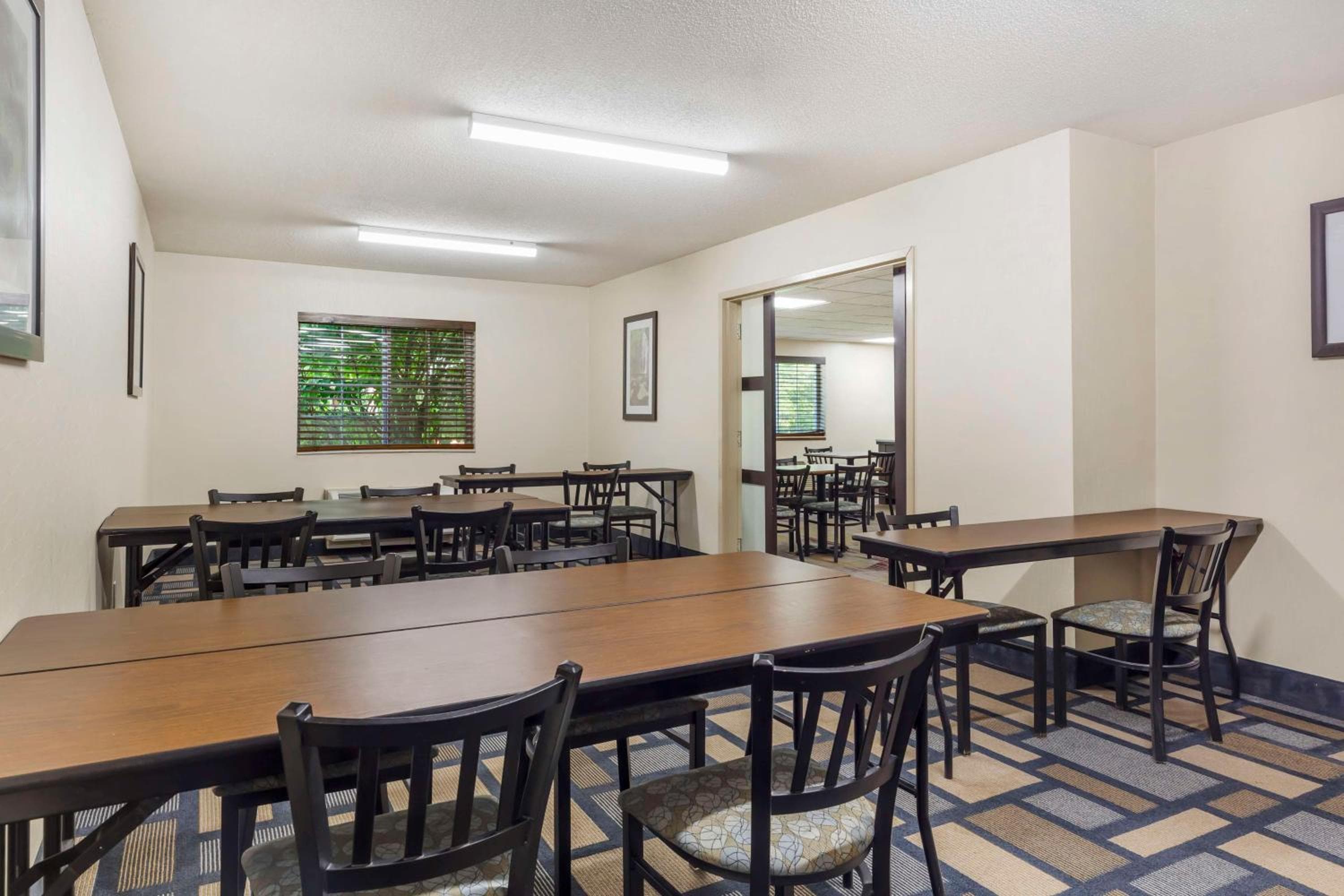 Best Western Plus Berkshire Hills Inn & Suites