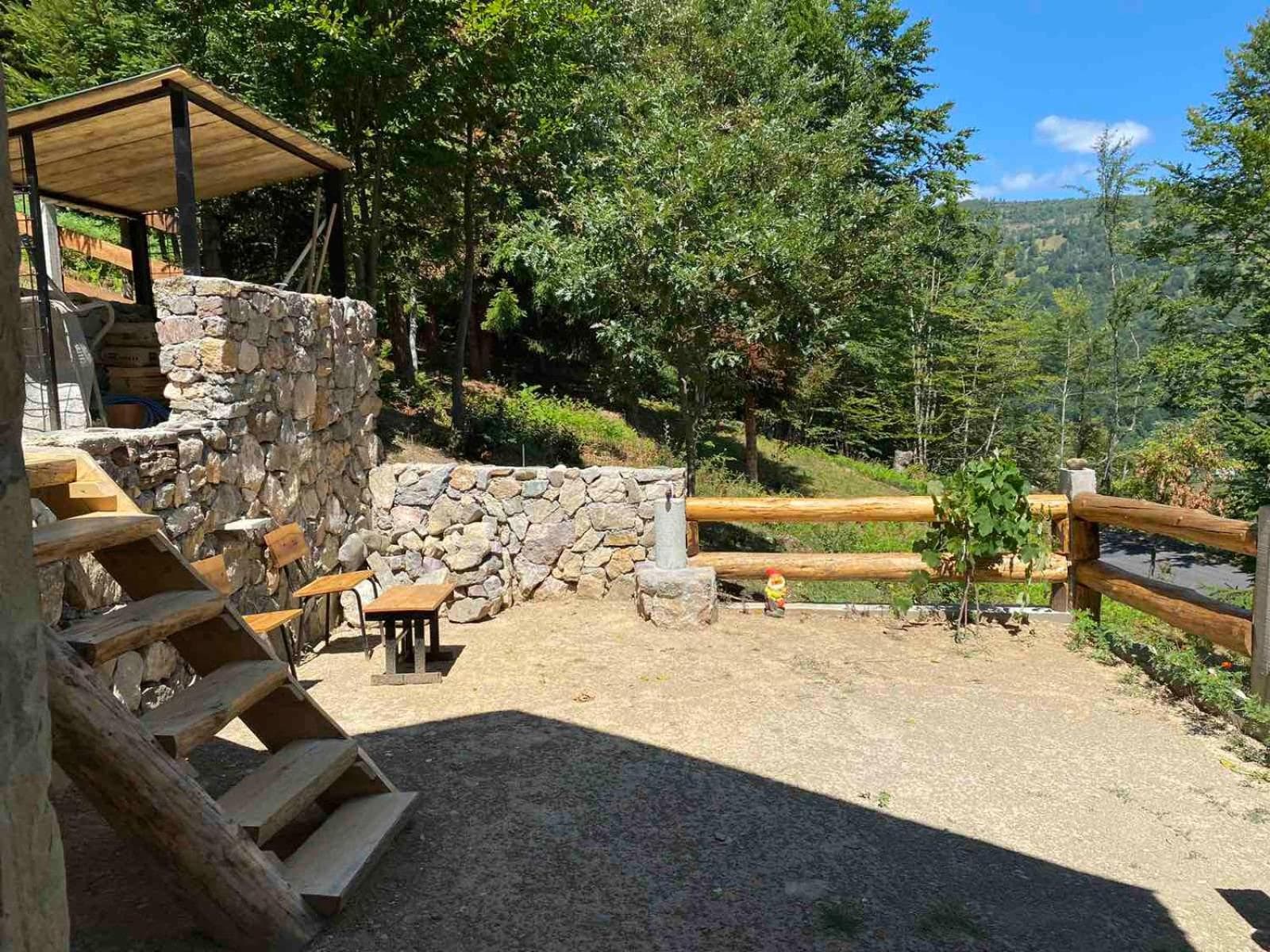 Cottage Under the Tresnjevik