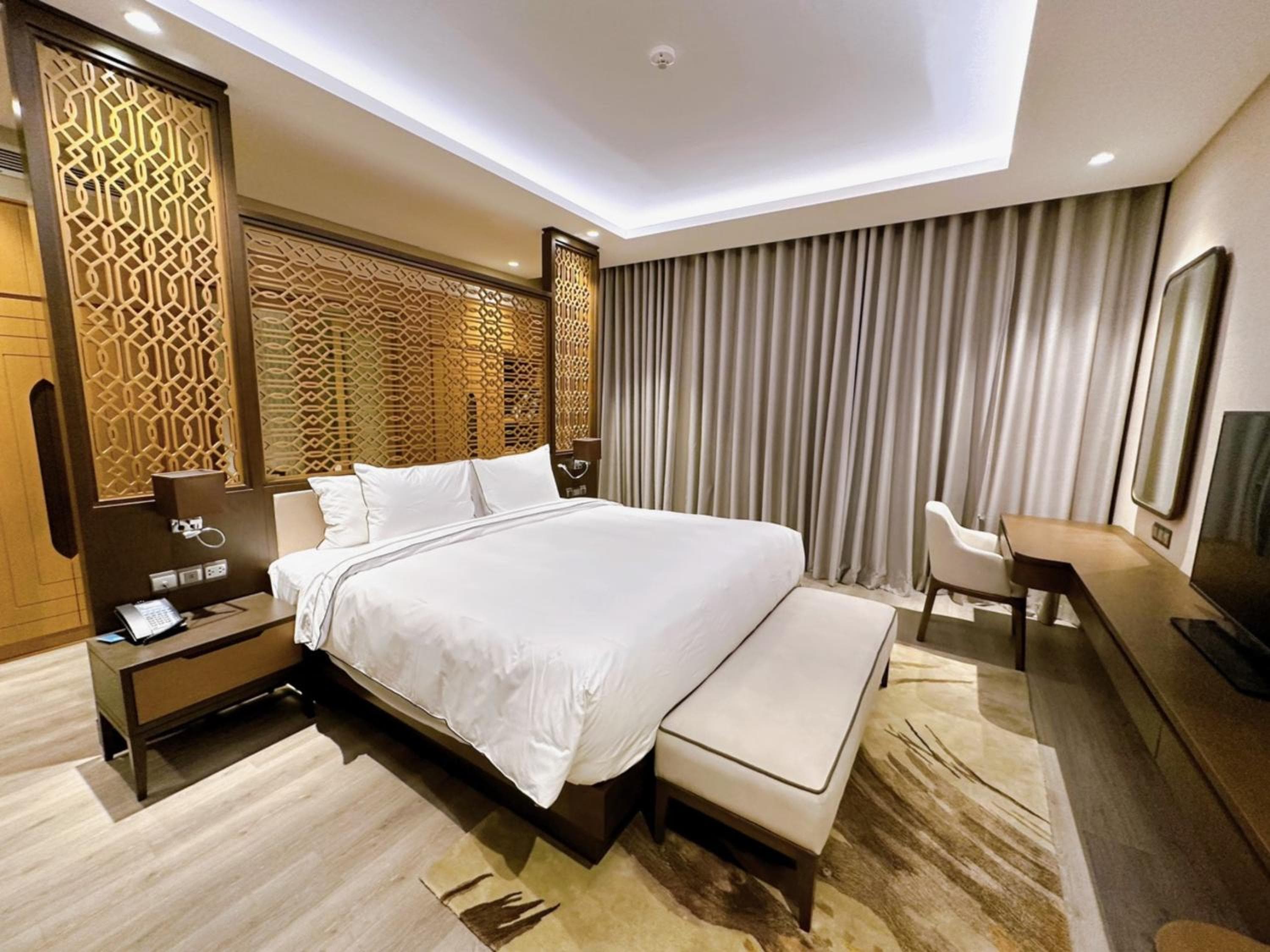 Phoenix Pool & Golf View Villa Cam Ranh