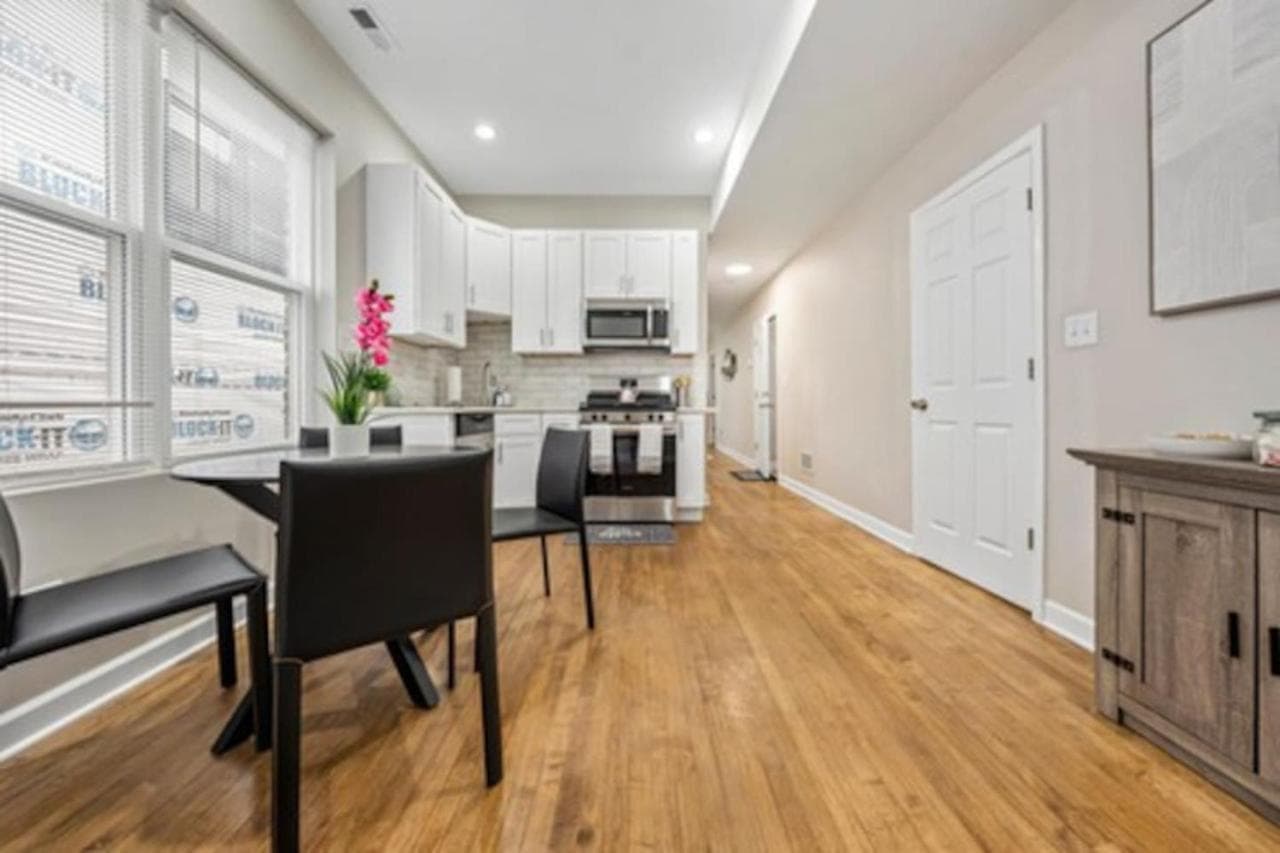 Remodeled w Game Room Mins to Chicago - Unit 2