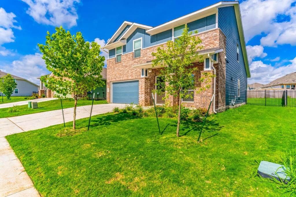 Entire house near airport & COTA