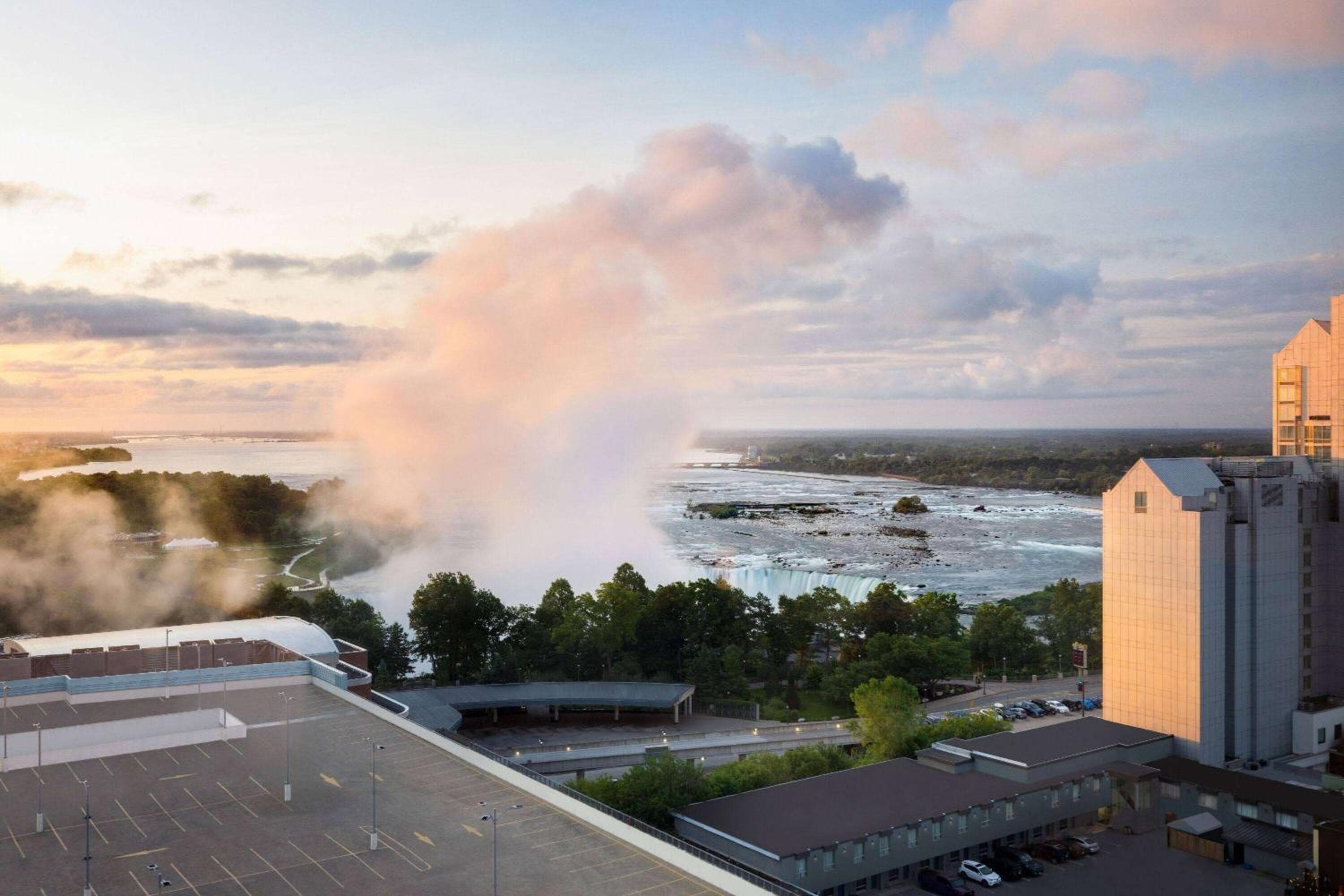 Wyndham Grand Fallsview Hotel