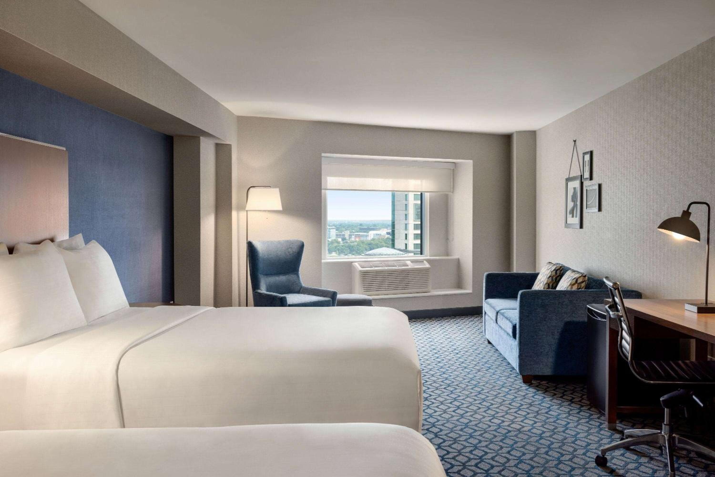 Wyndham Grand Fallsview Hotel