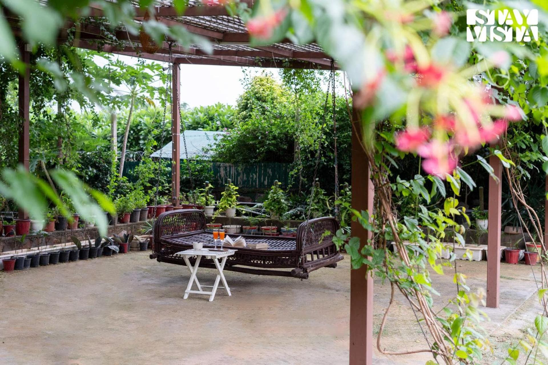 StayVista at Idyllic Farmhouse - A Glasshouse