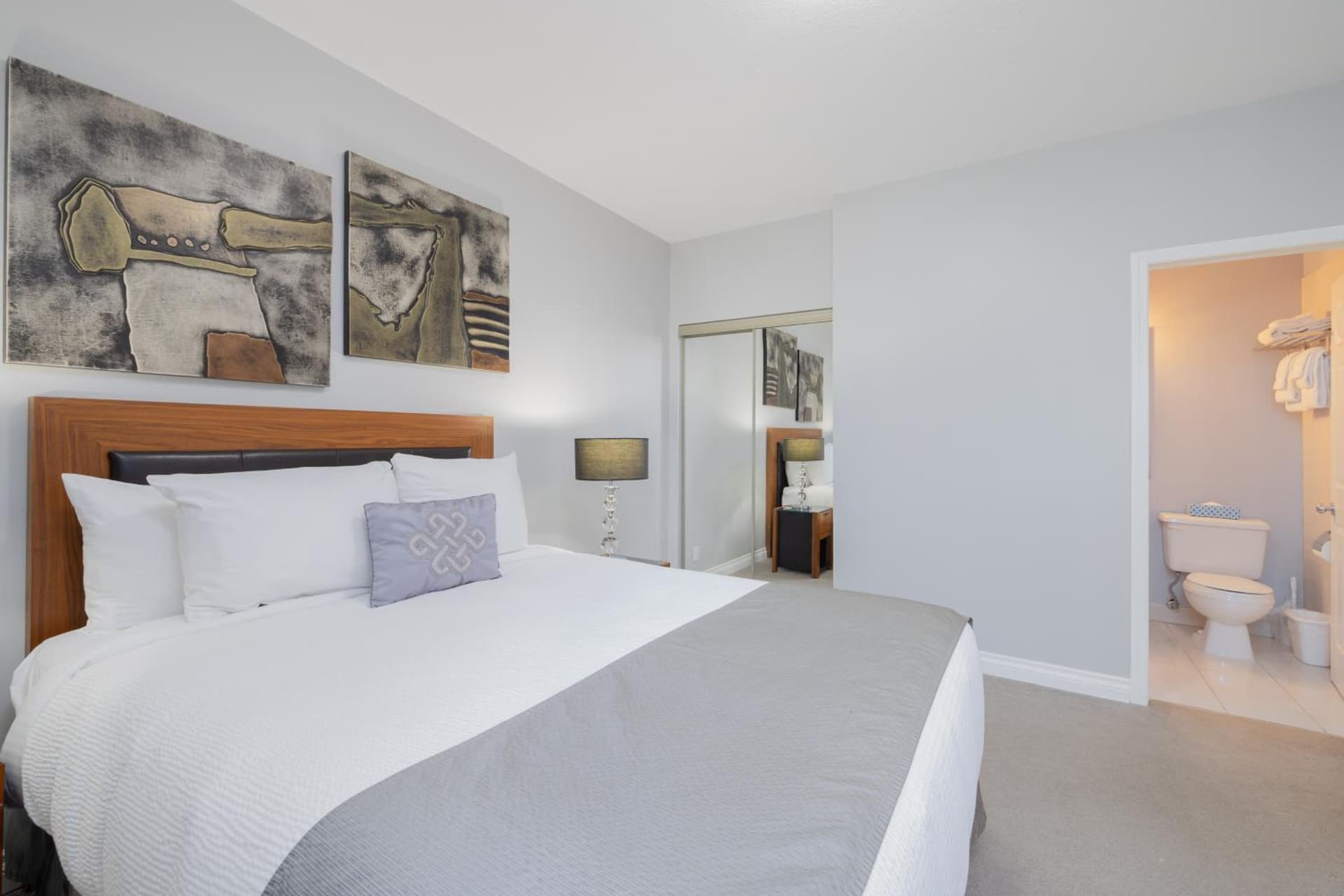 Obasa Suites @ The Hamilton