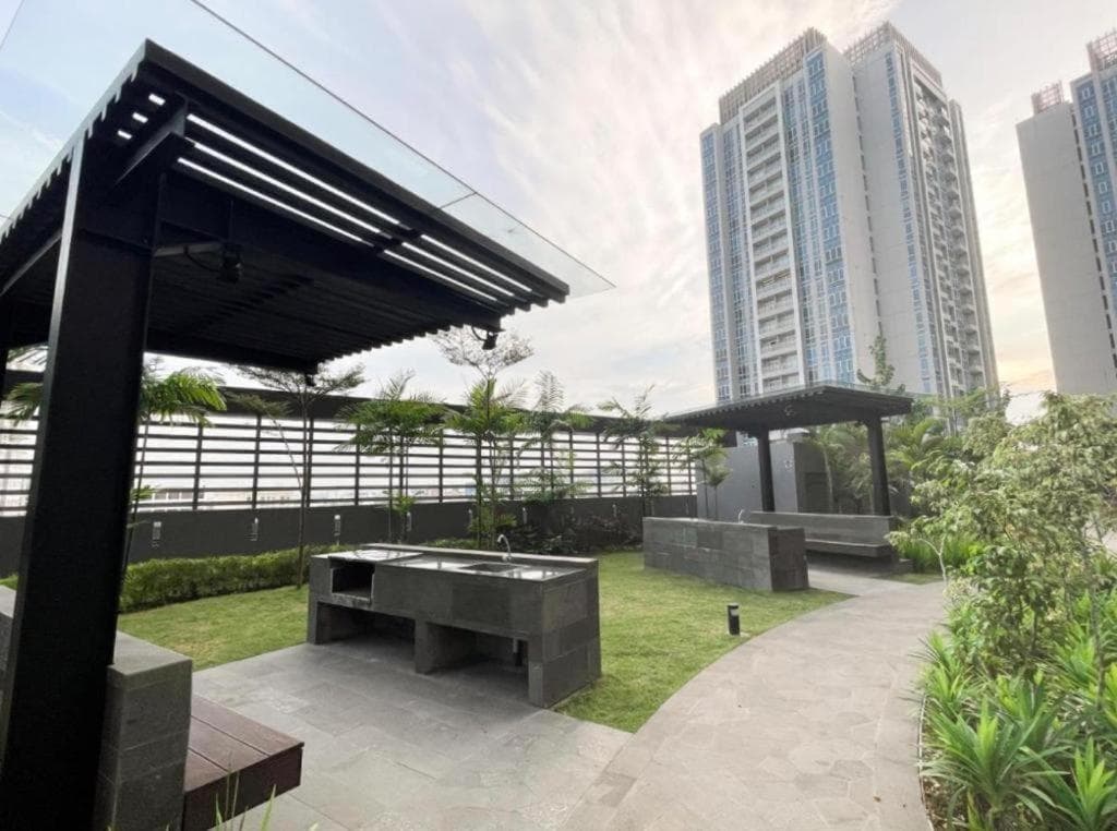 Spacious 2 King Bed Family Room 56 Sqm PODOMORO APARTMENT Tower Liberty 21st Floor with Mall Direct Access