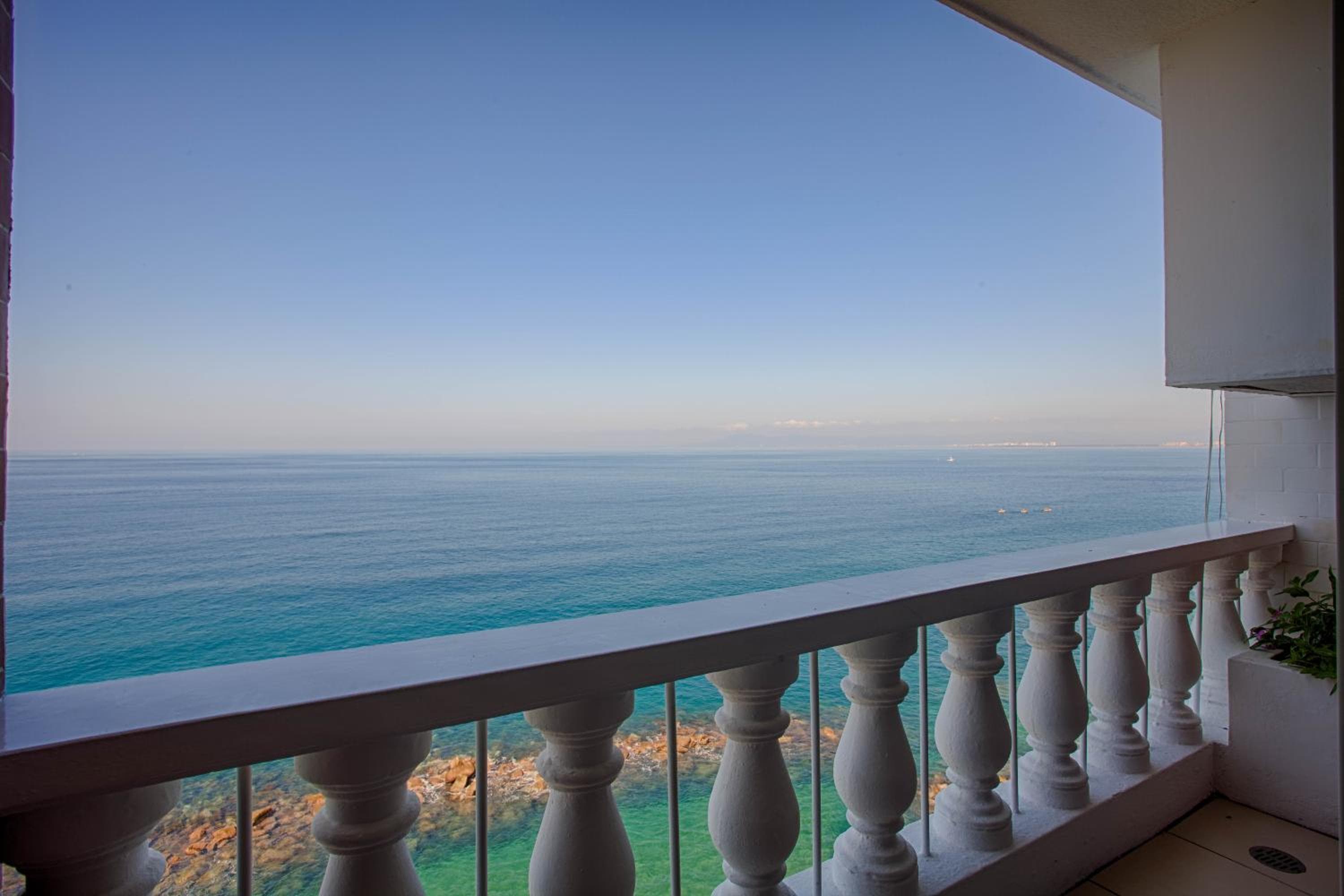 Costa Sur All Inclusive Resort