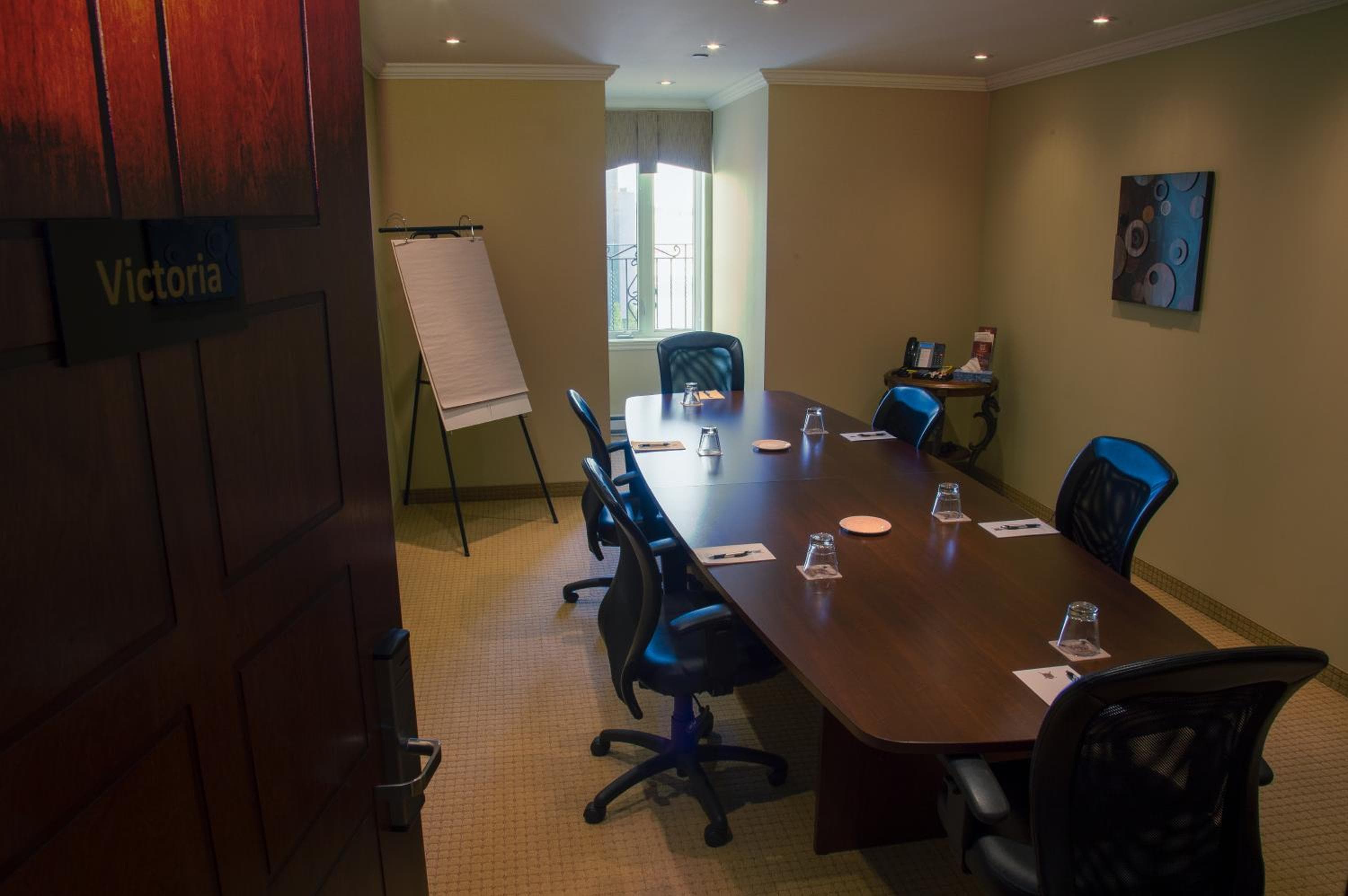 Hotel Brossard, an Ascend Collection Hotel