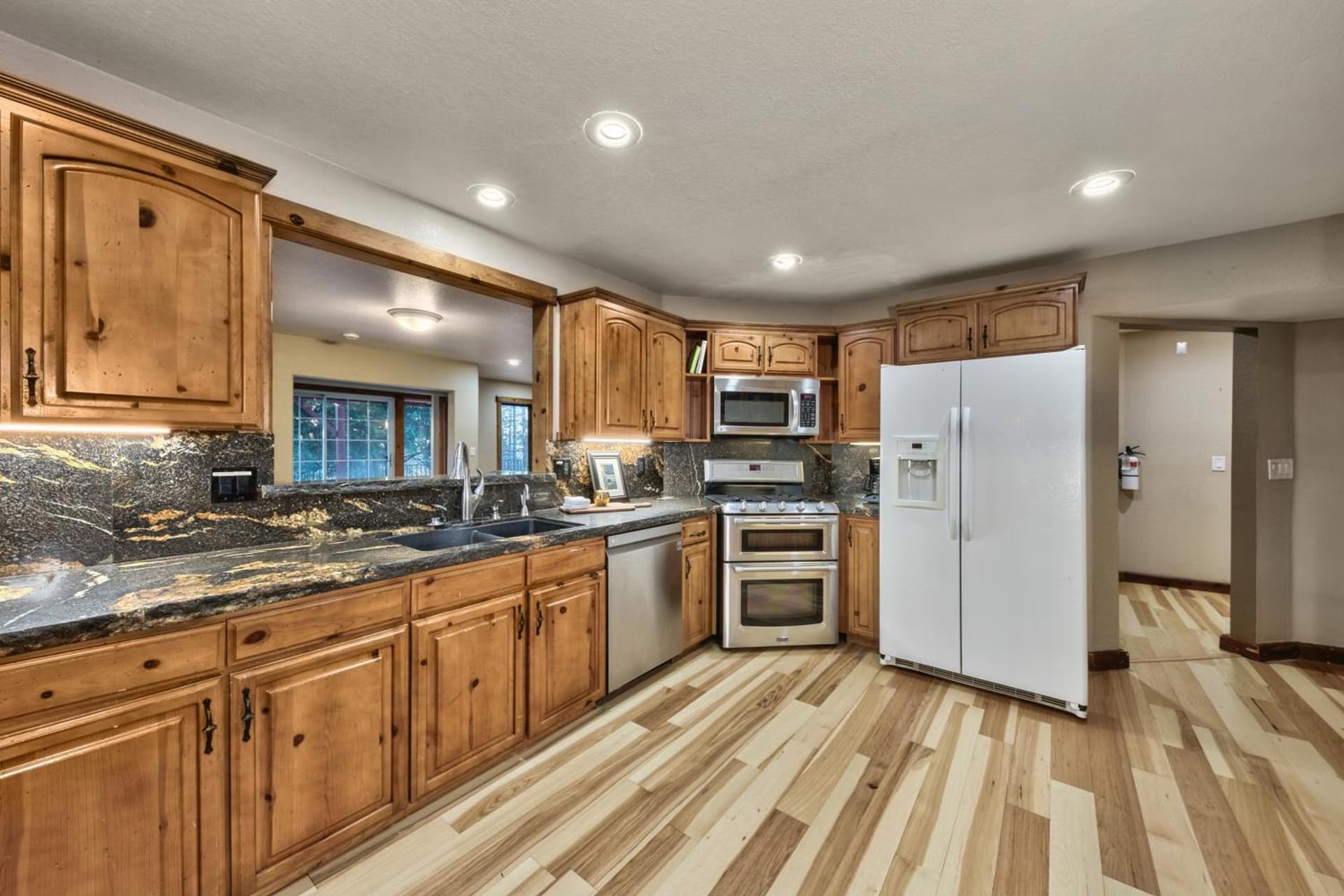 Luxe141 Spacious Luxury Log Cabin