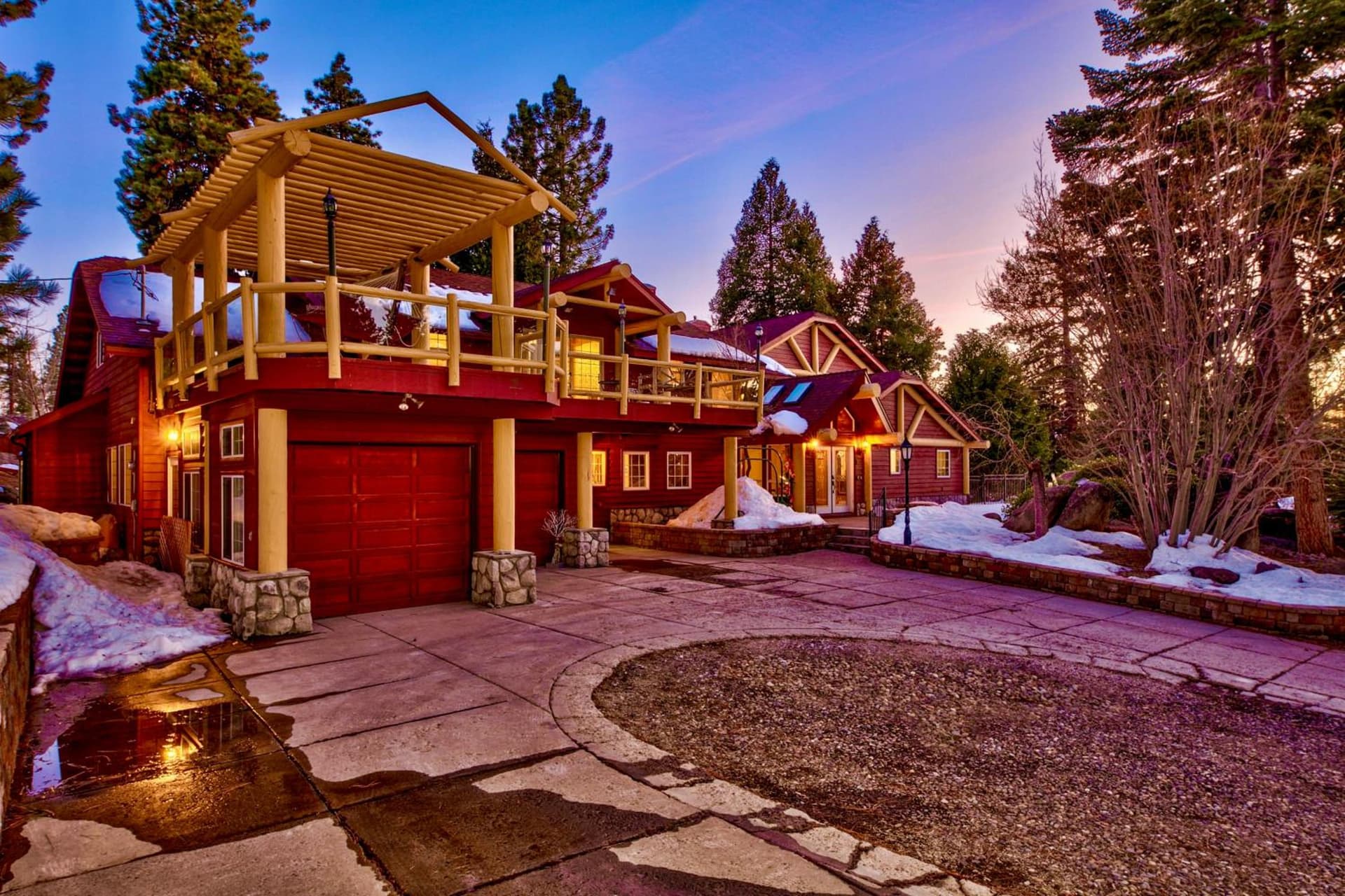 Luxe141 Spacious Luxury Log Cabin