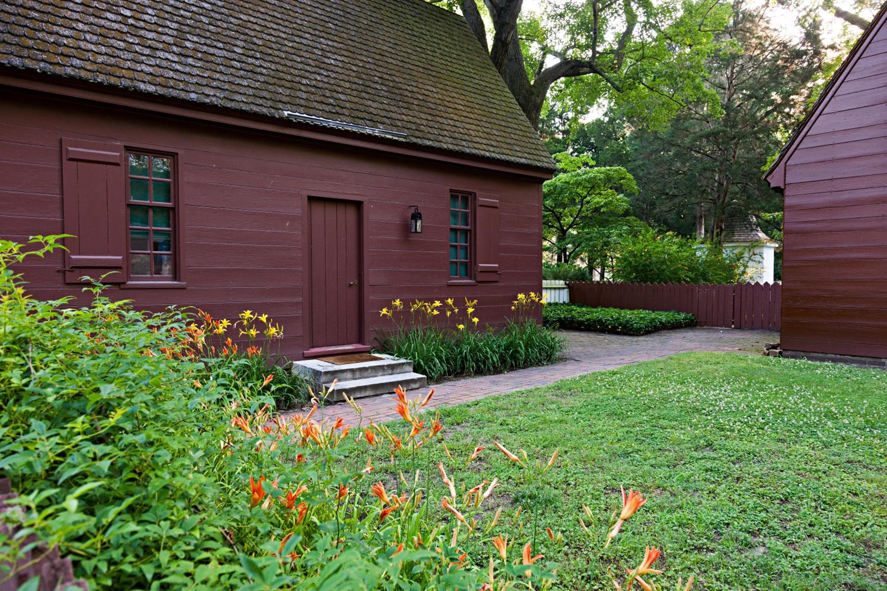 Colonial Houses, an official Colonial Williamsburg Hotel