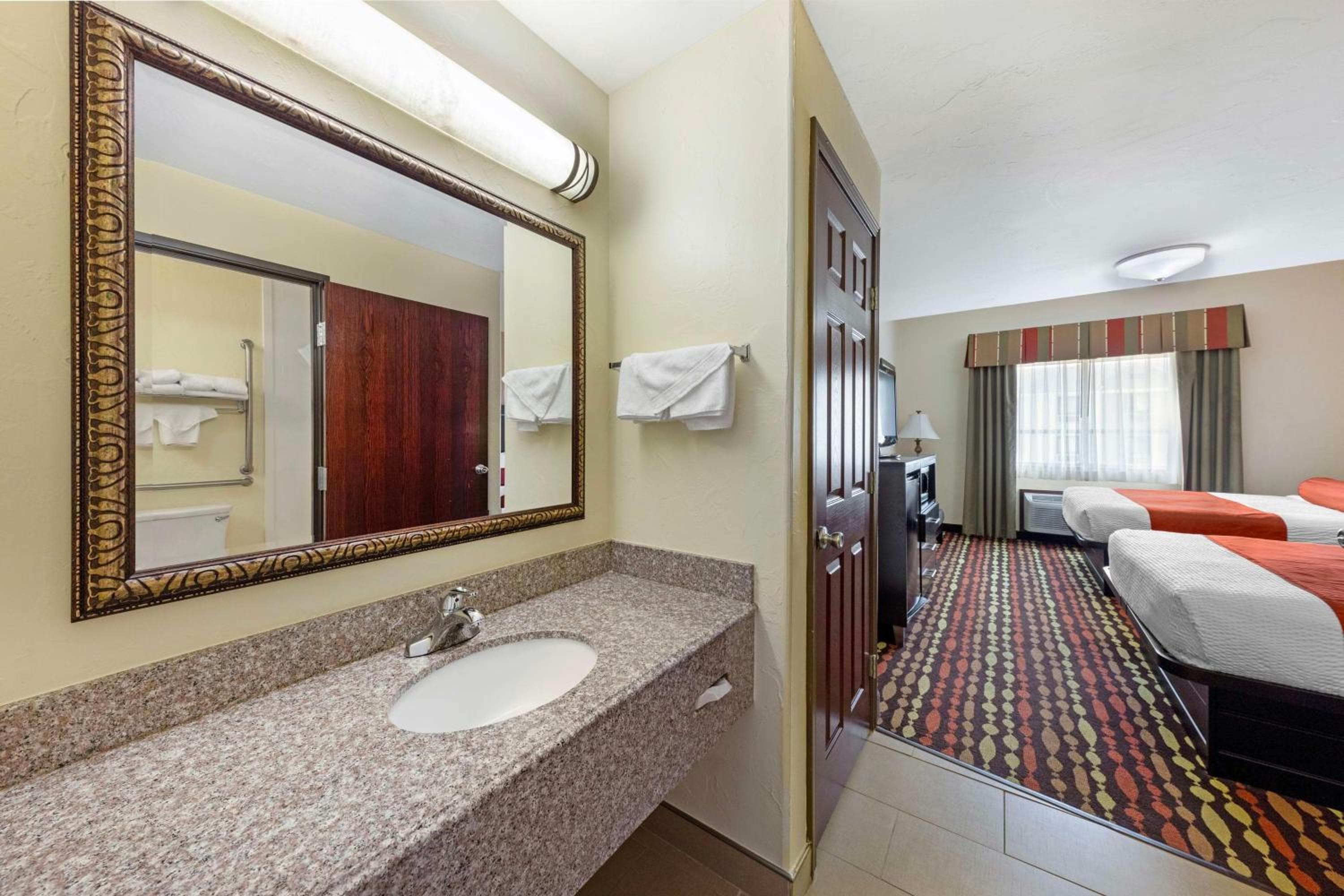 Best Western Greentree Inn & Suites