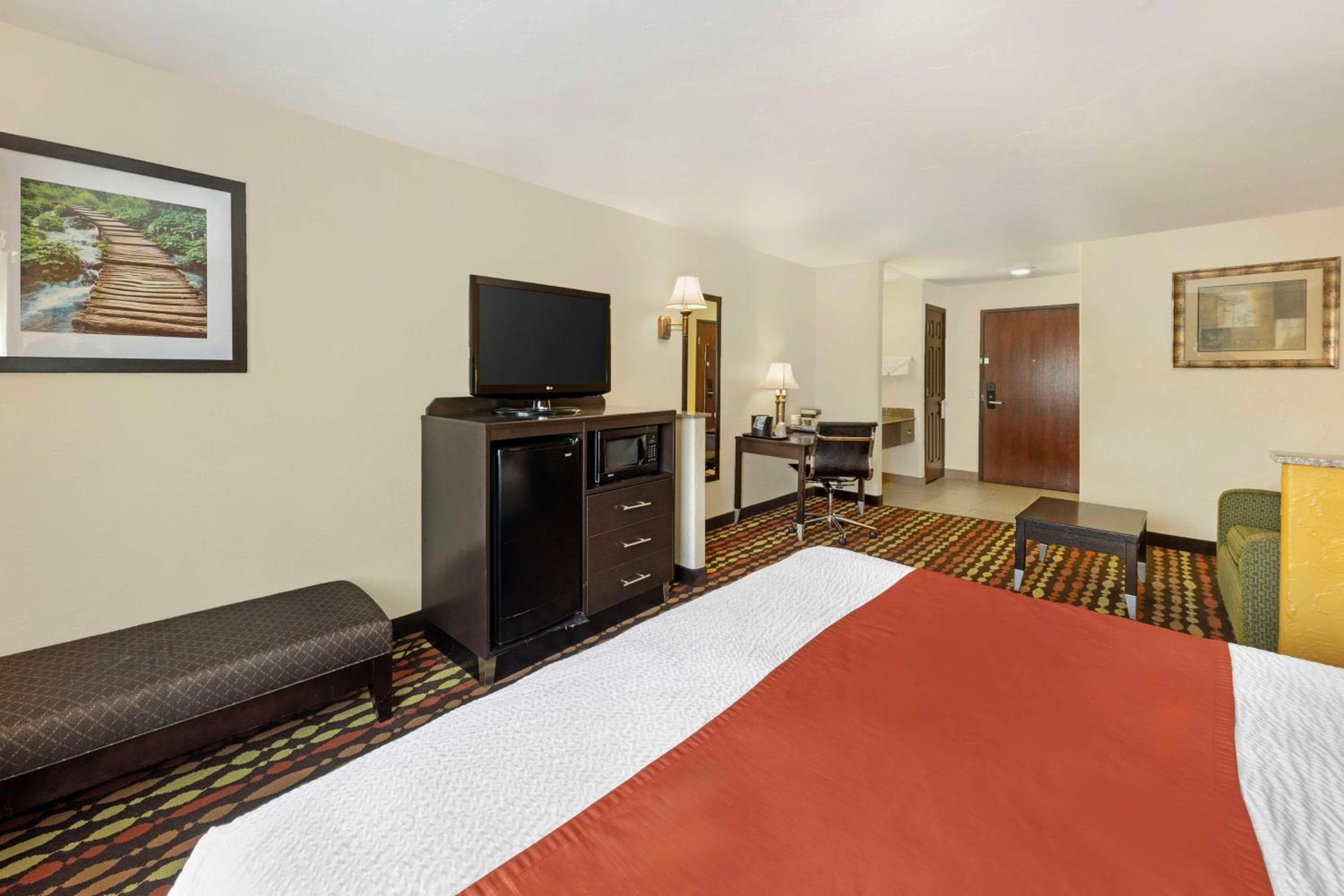 Best Western Greentree Inn & Suites