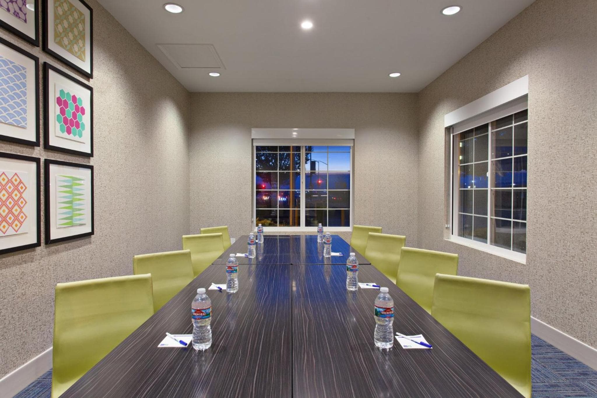Holiday Inn Express & Suites Oakland - Airport by IHG