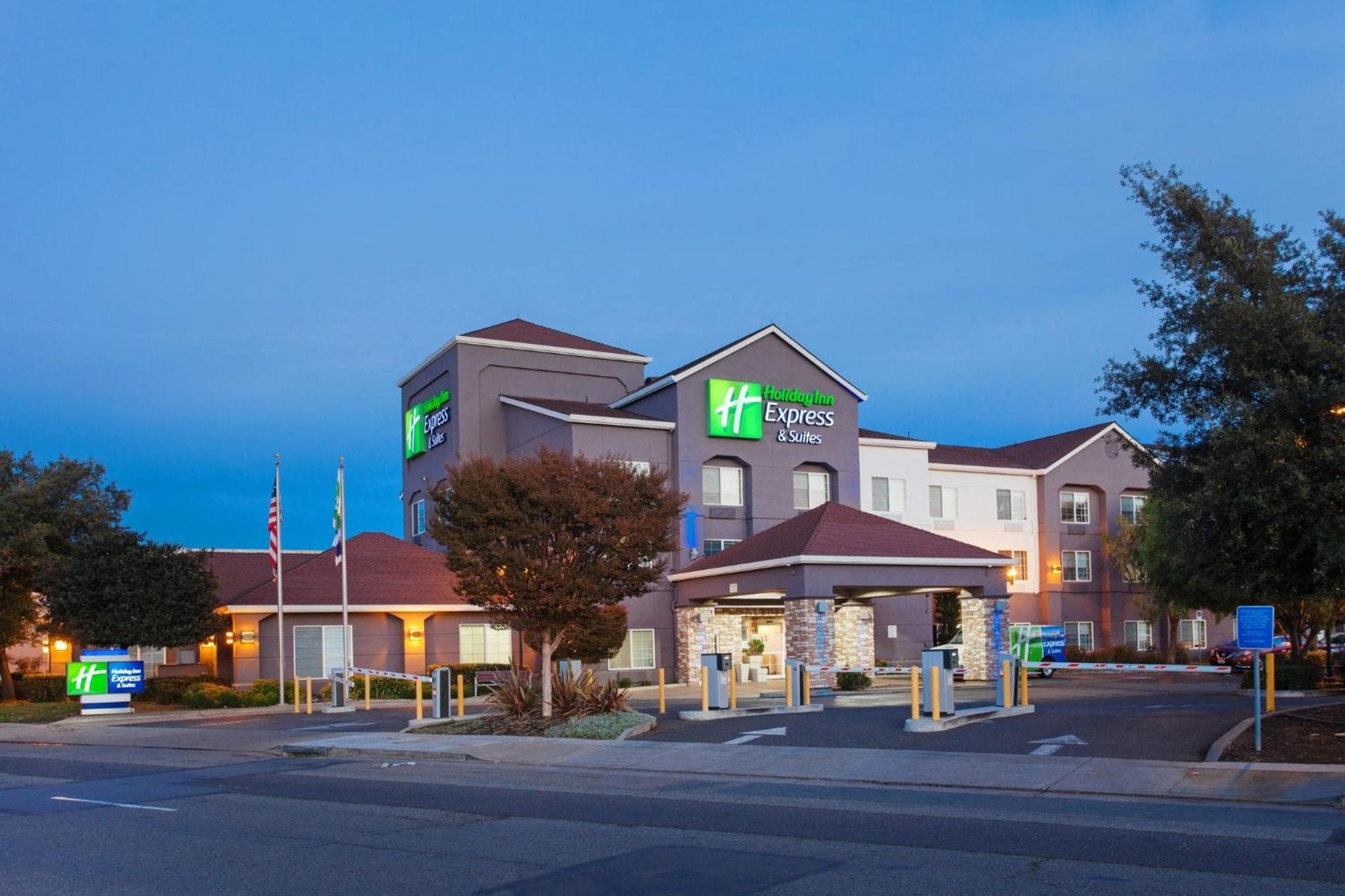Holiday Inn Express & Suites Oakland - Airport by IHG
