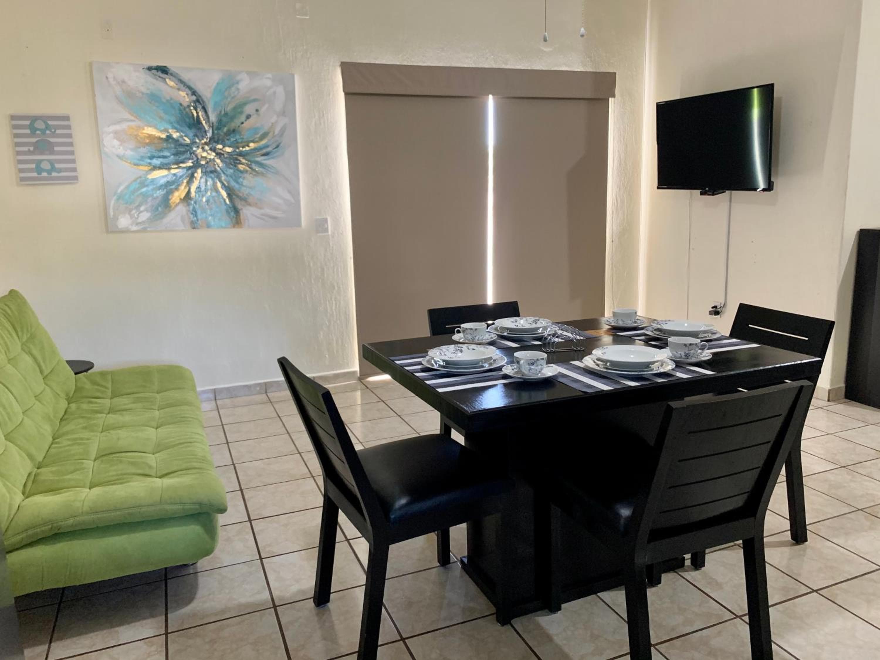 COZY APARTMENT 1 MINUTE walking to the BEACH