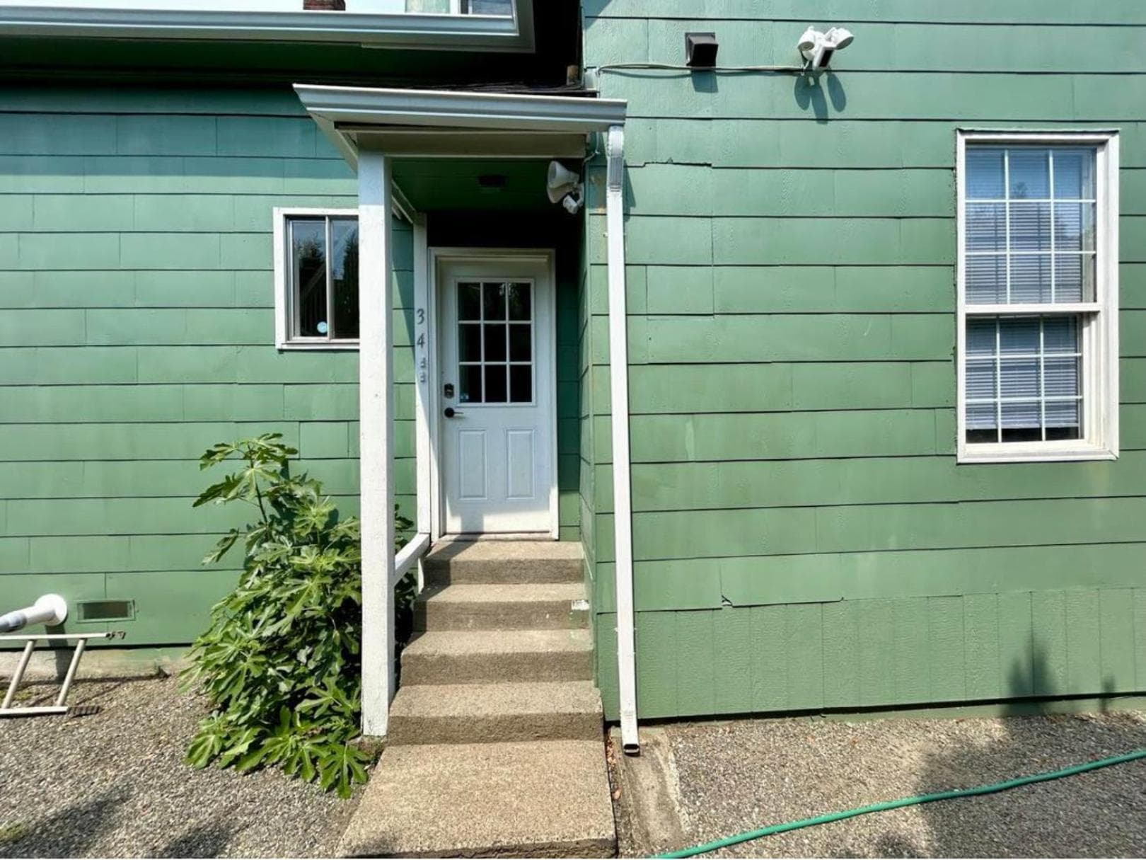Charming & Bright Gem Prime Location Street Parking with AC