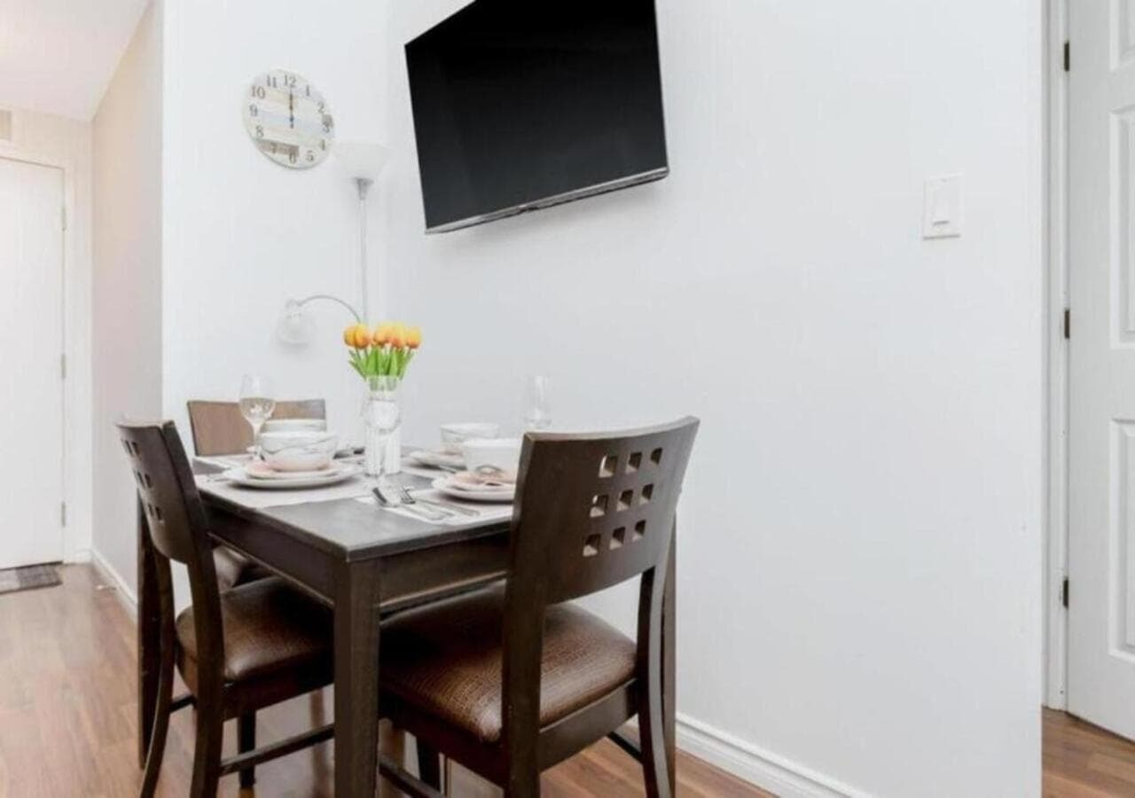 Great Kensington Market 2BR Apartment